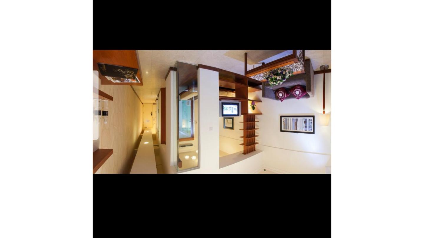 PENINSULA SEMANTAN SUITEs