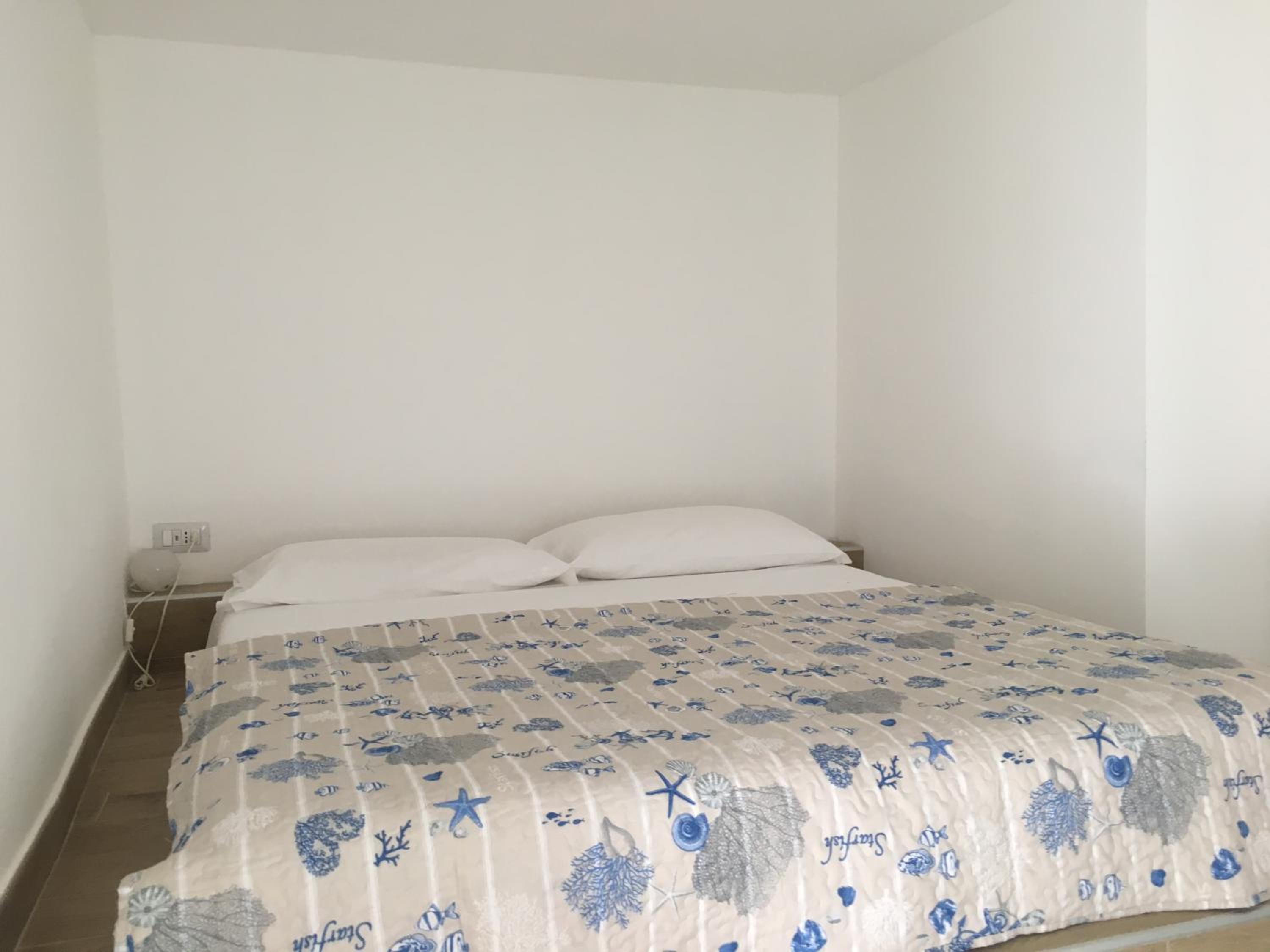 JULES PLACE photo 3