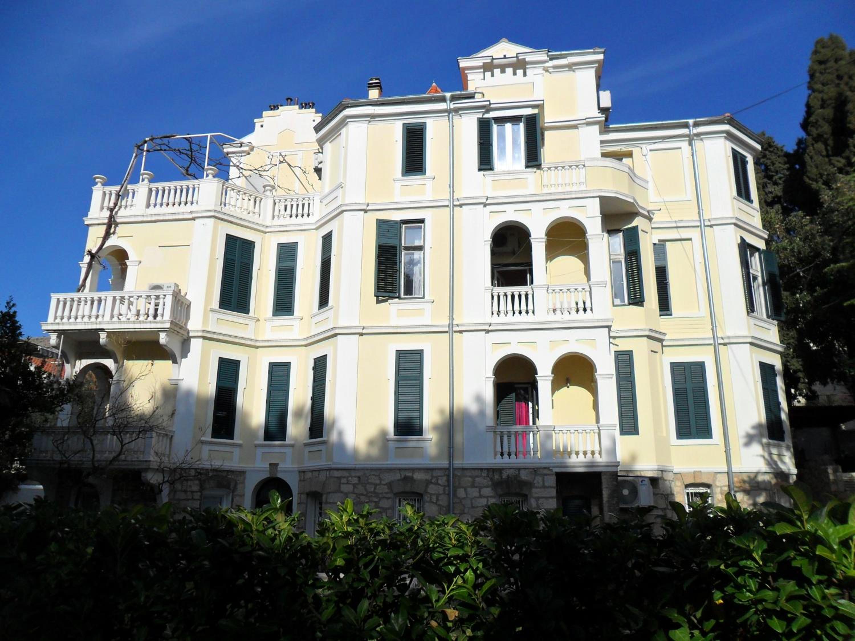 Two-bedrooms apartment with balcony and sea view,near Old town