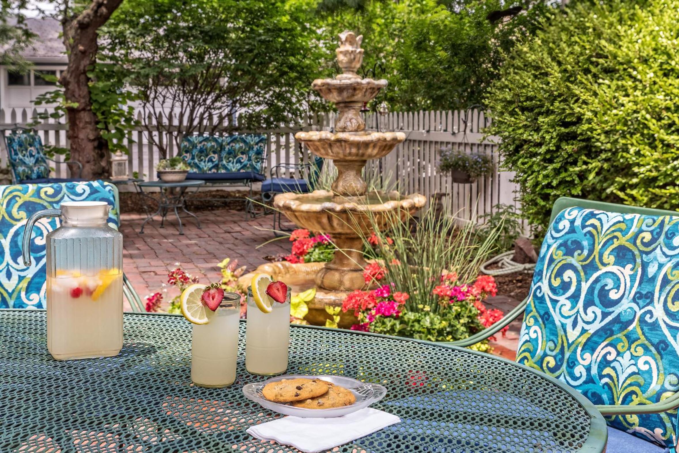 Silver Heart Inn & Cottages