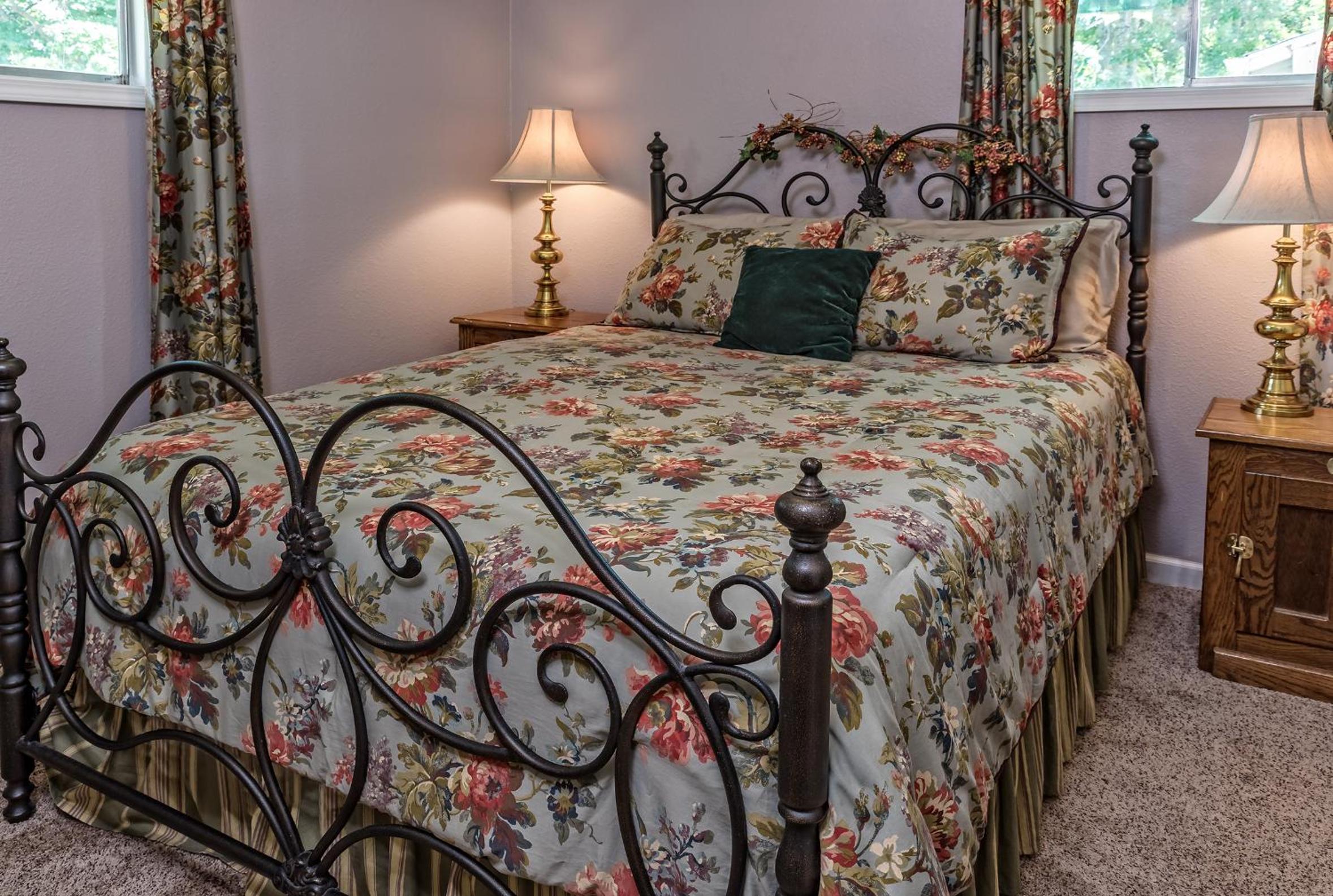 Silver Heart Inn & Cottages