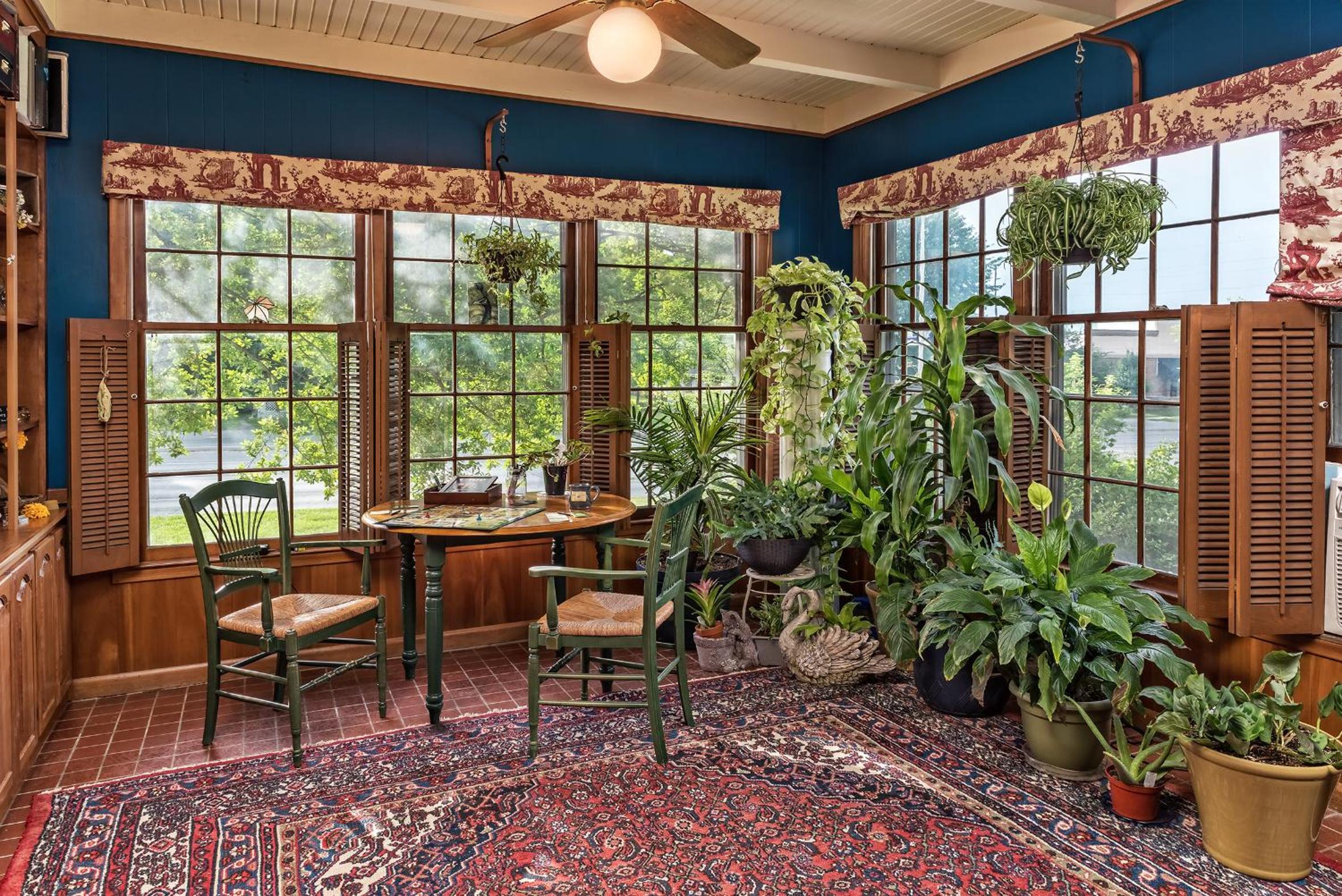 Silver Heart Inn & Cottages