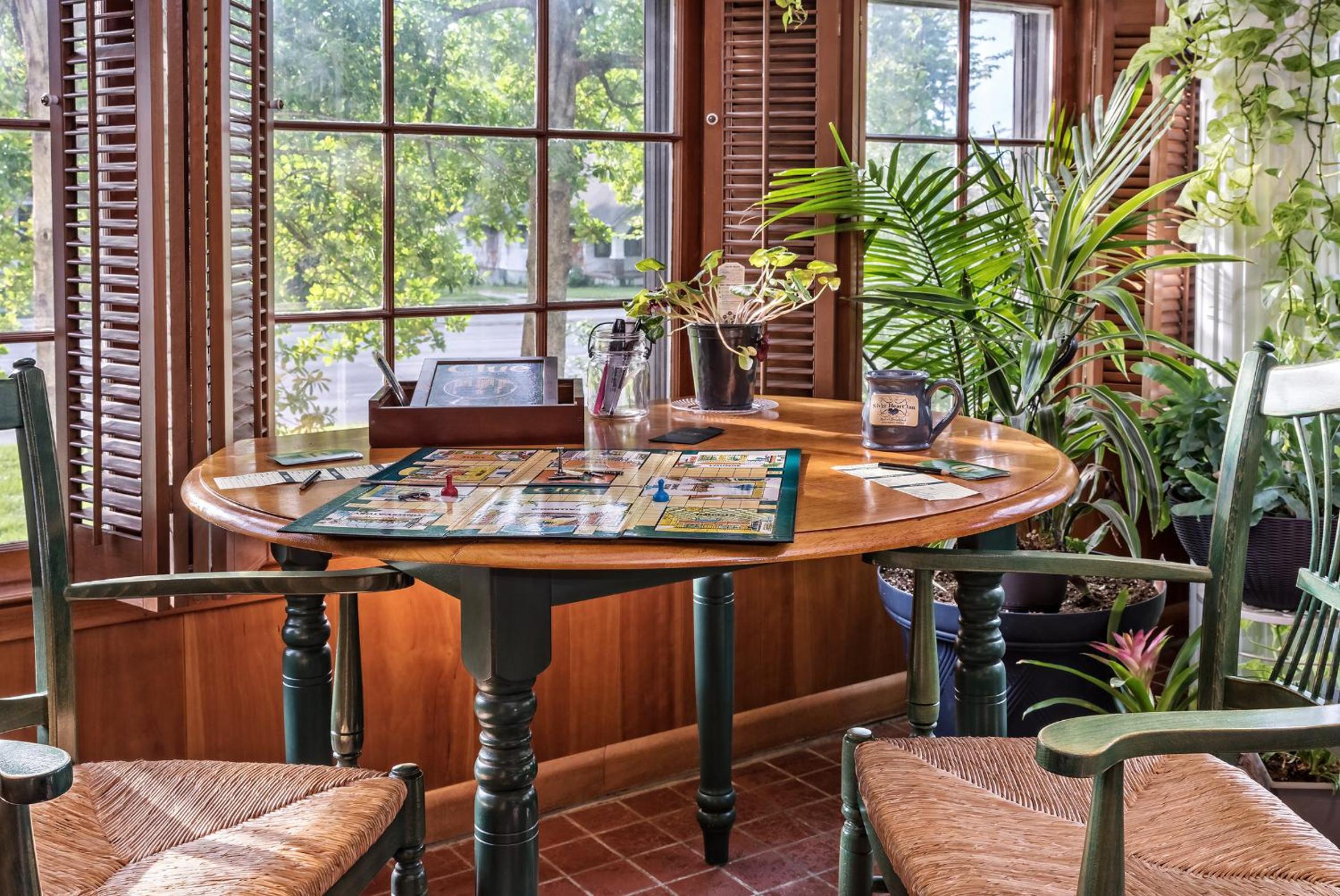 Silver Heart Inn & Cottages