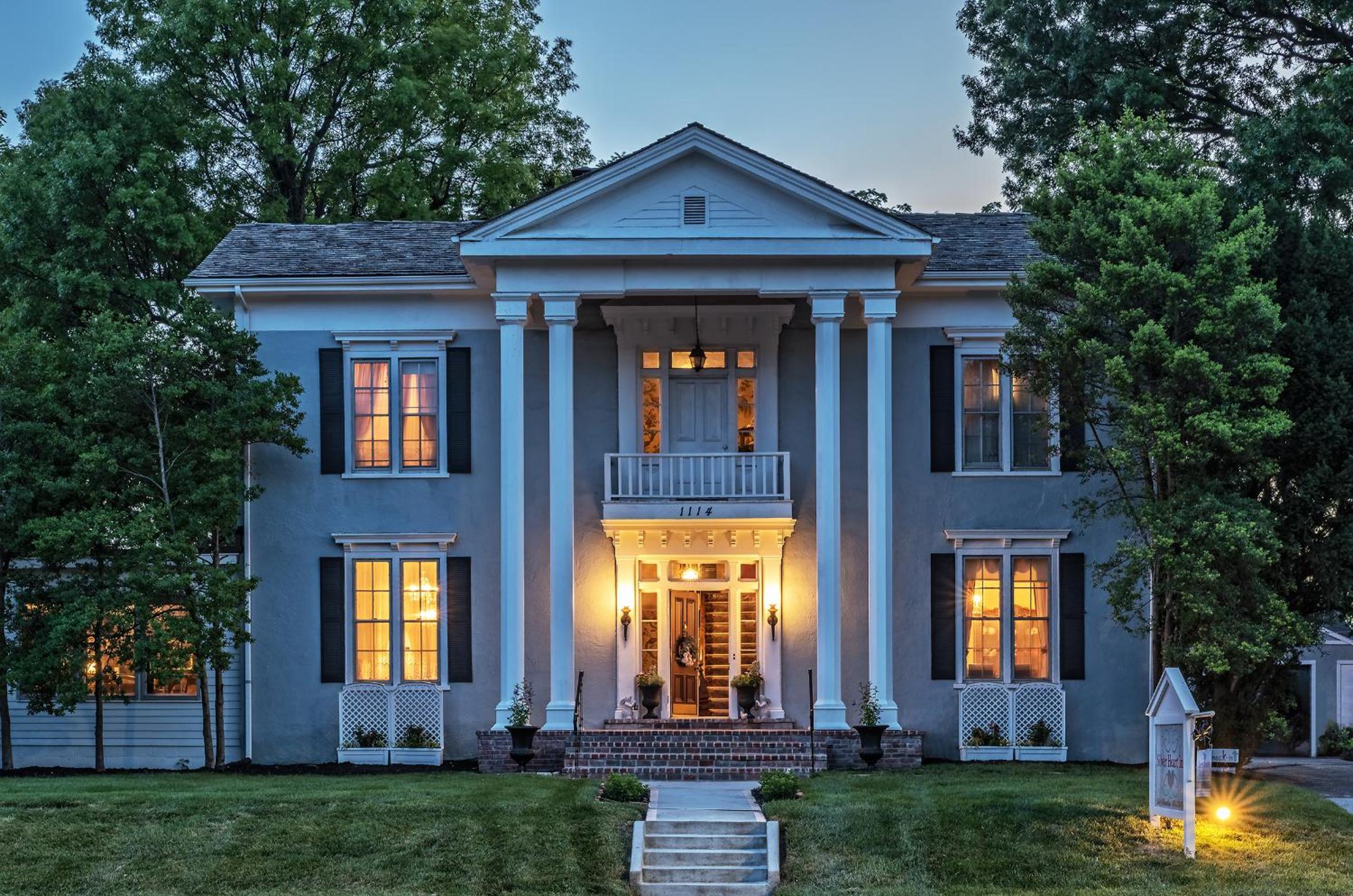 Silver Heart Inn & Cottages