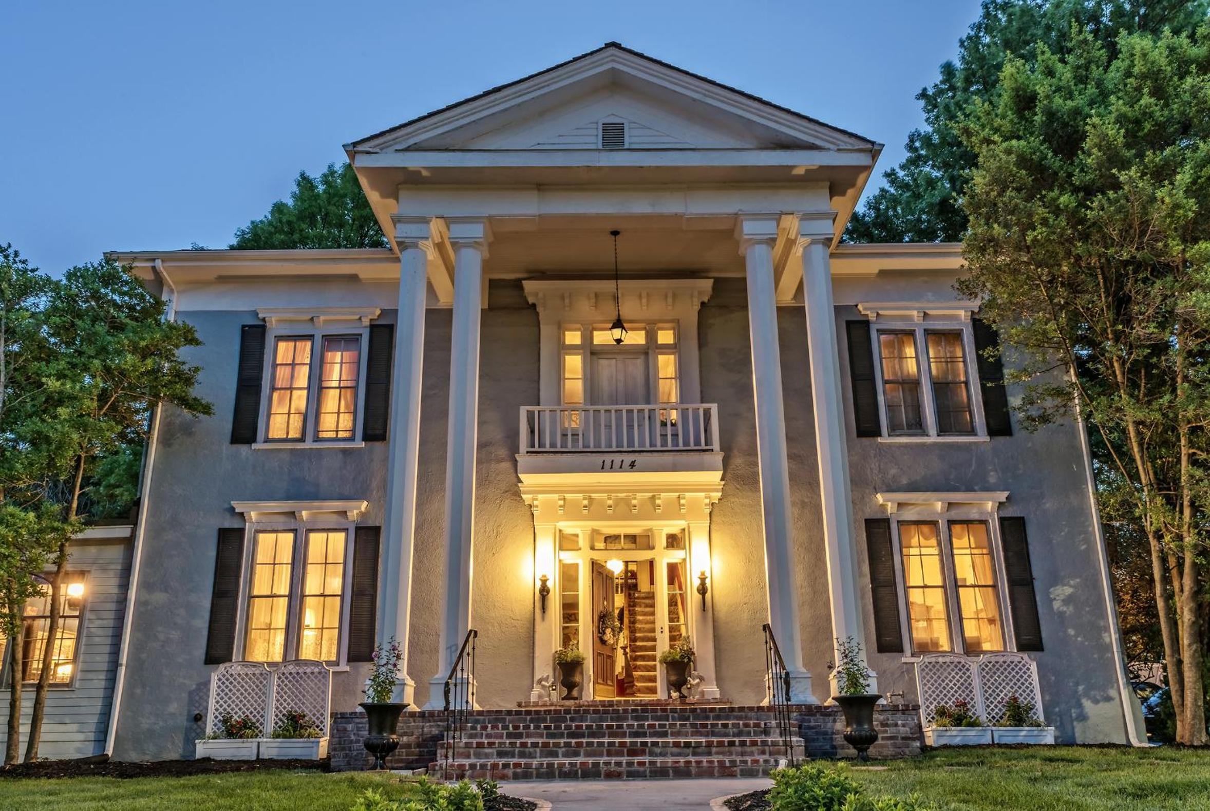 Hotel Silver Heart Inn & Cottages