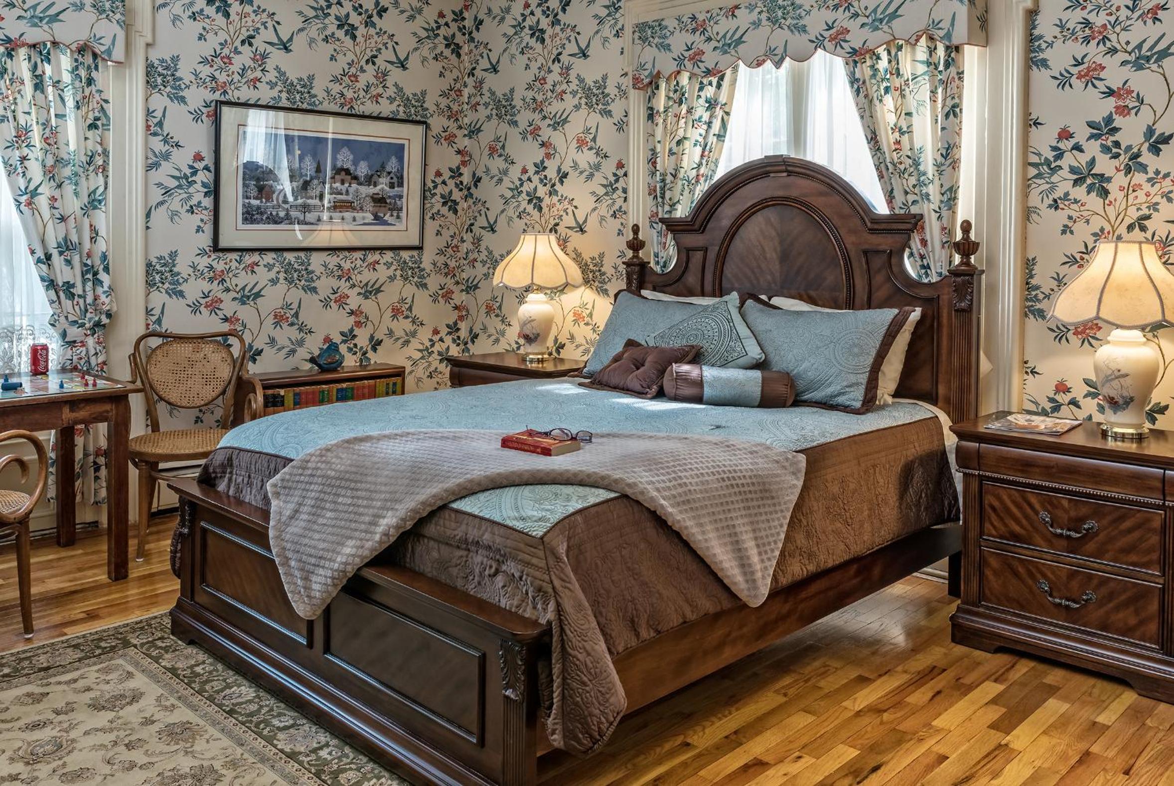 Silver Heart Inn & Cottages