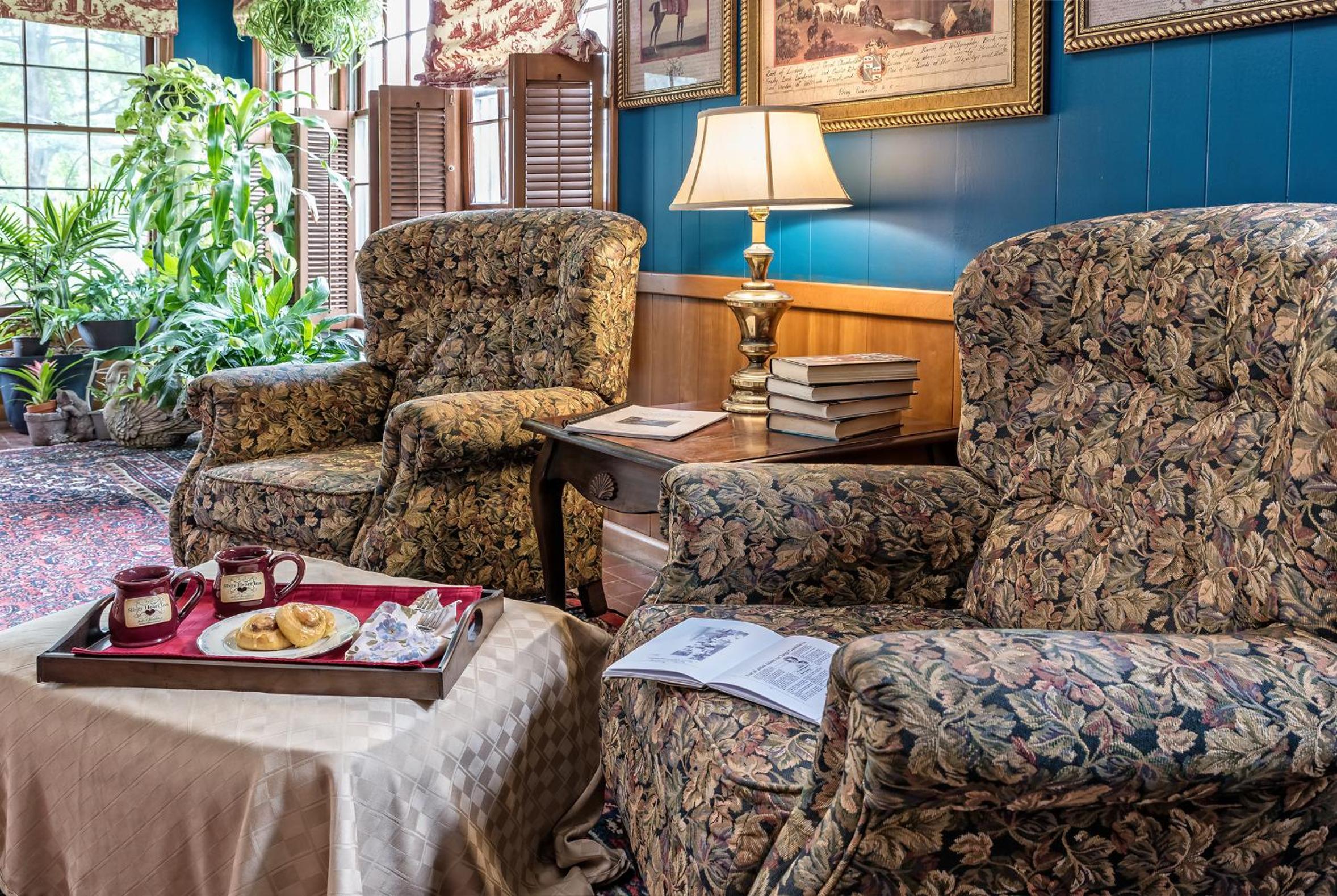 Silver Heart Inn & Cottages