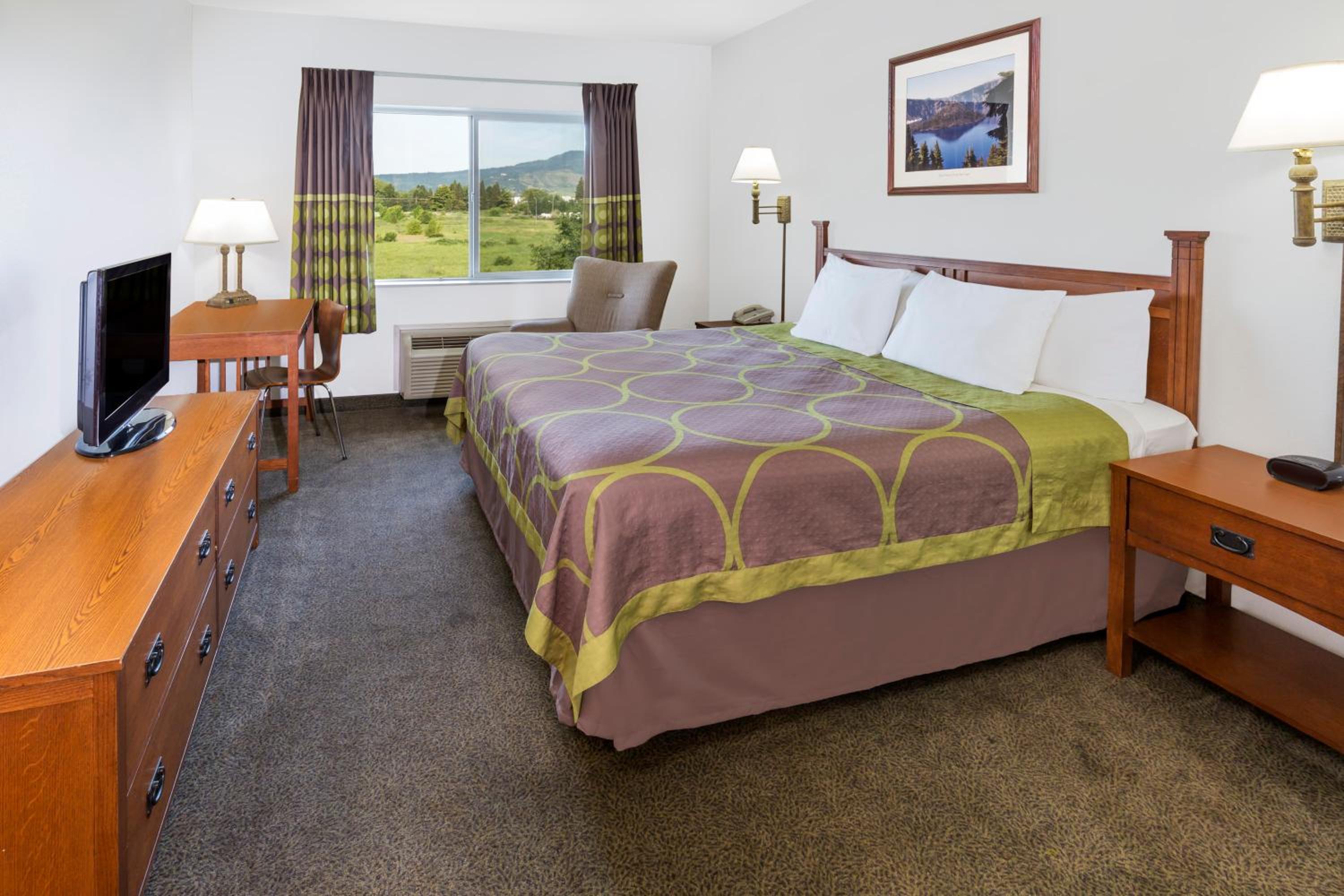 Super 8 by Wyndham Central Pt Medford - Property Image 7
