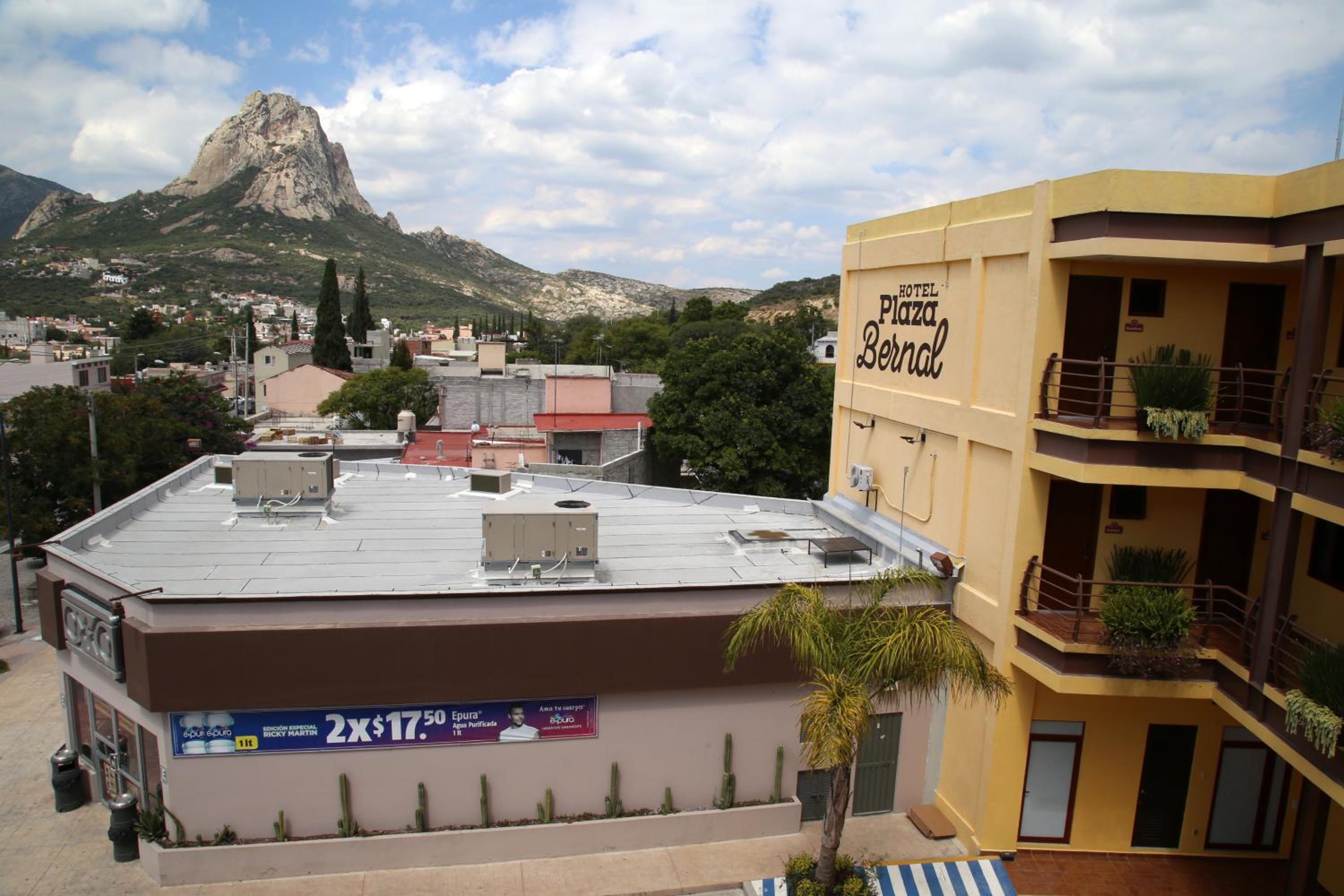 Hotel Plaza Bernal - Image 1