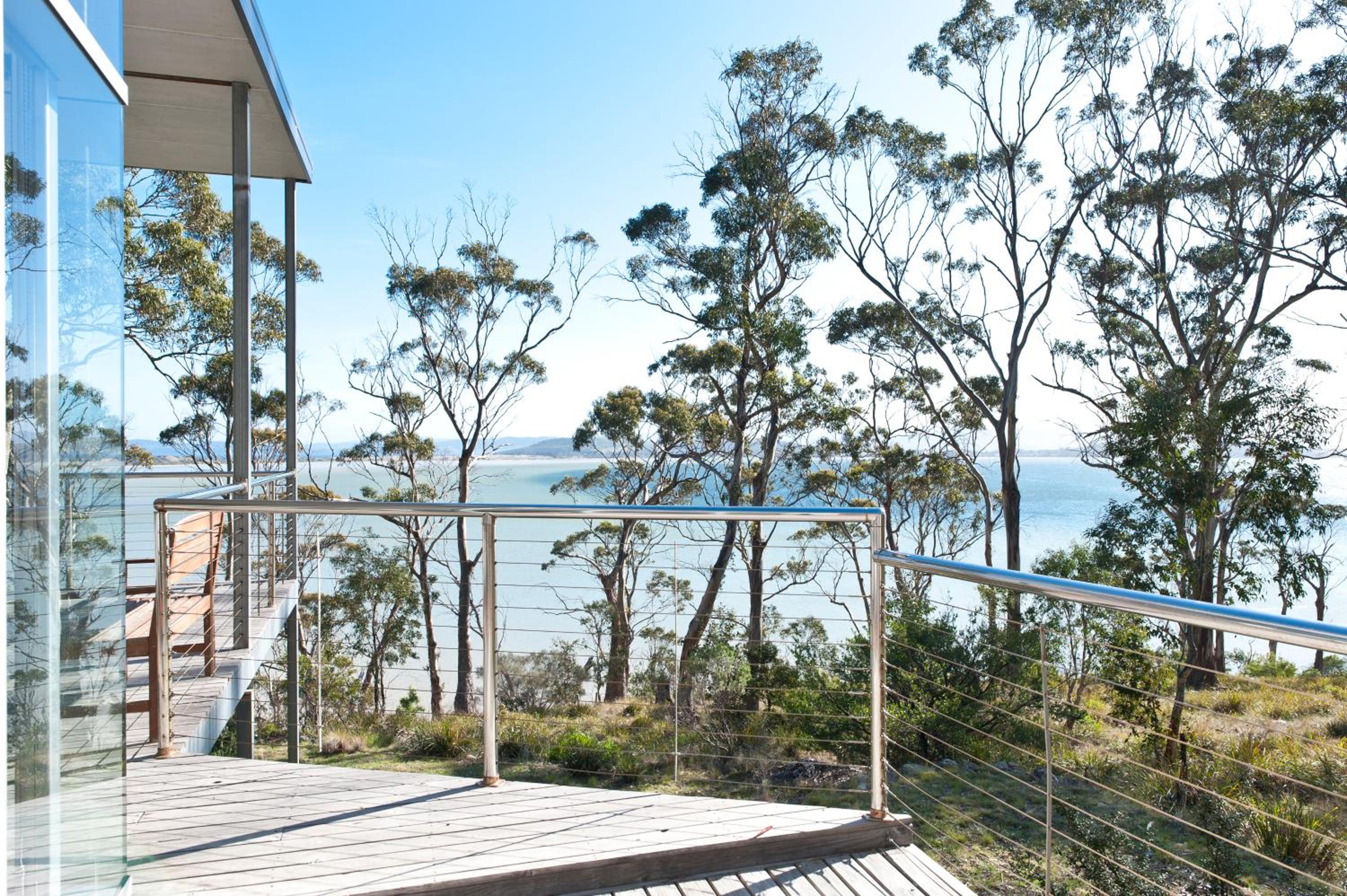 Baragoola Retreat - Luxury Waterfront Property