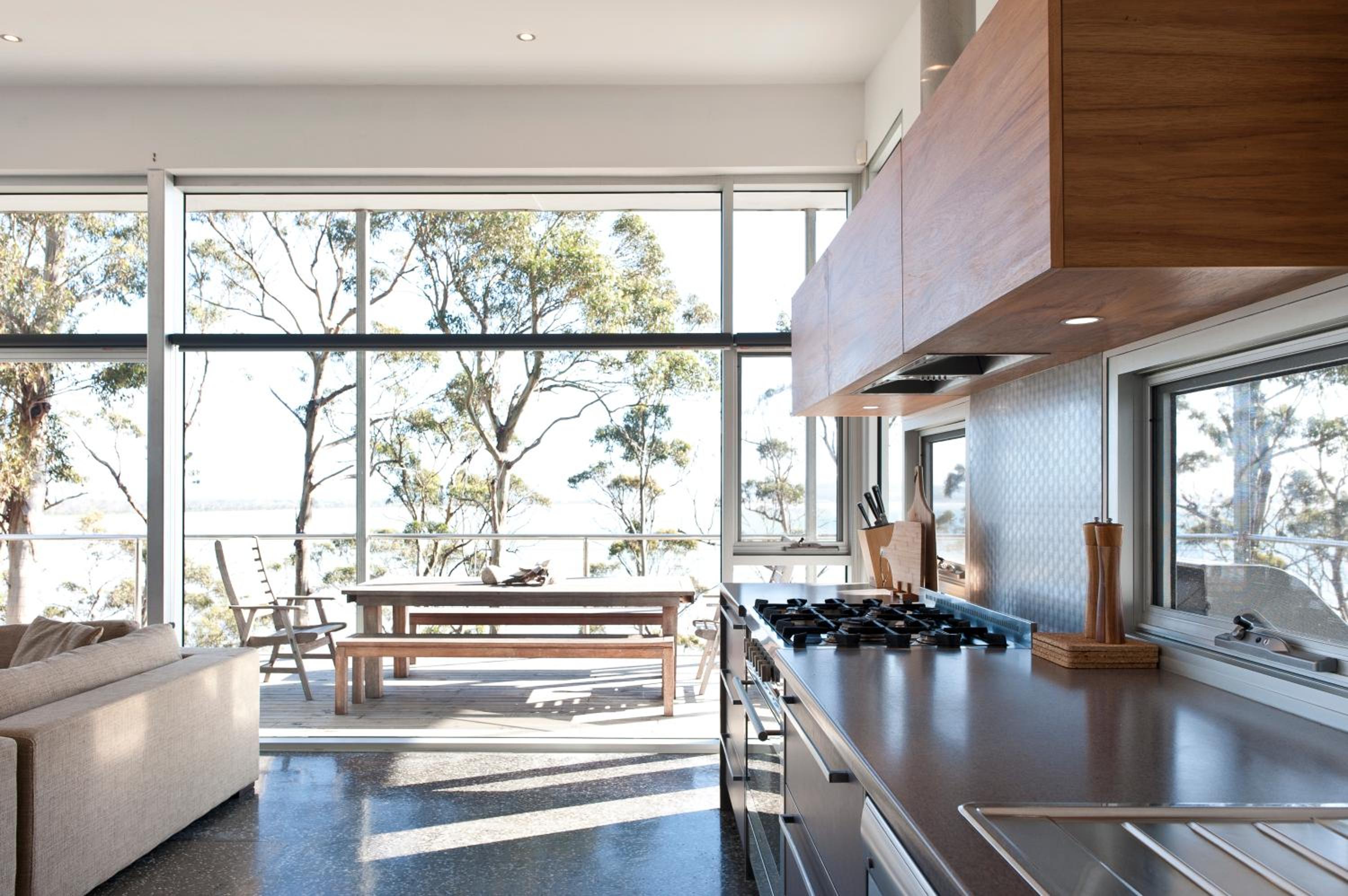 Baragoola Retreat - Luxury Waterfront Property
