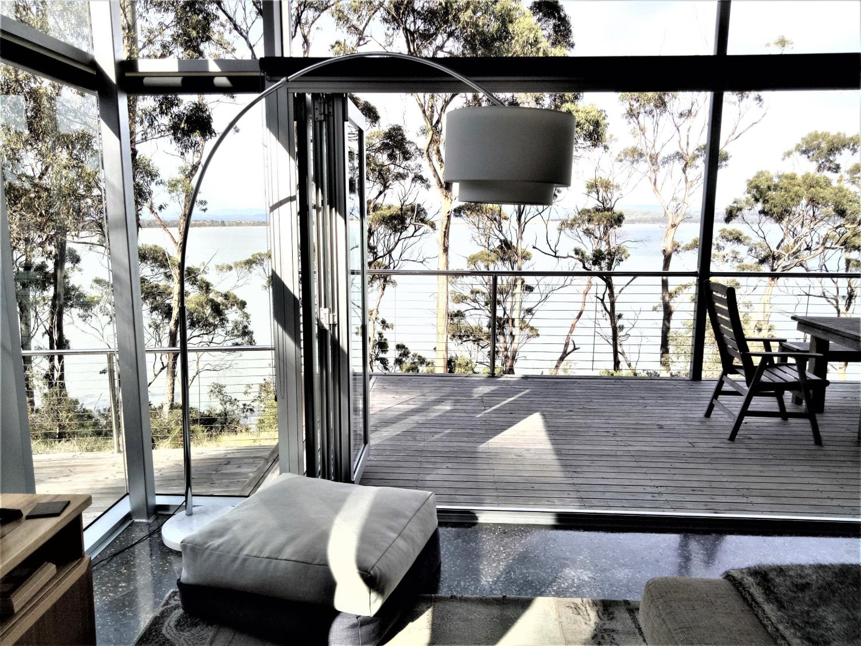 Baragoola Retreat - Luxury Waterfront Property