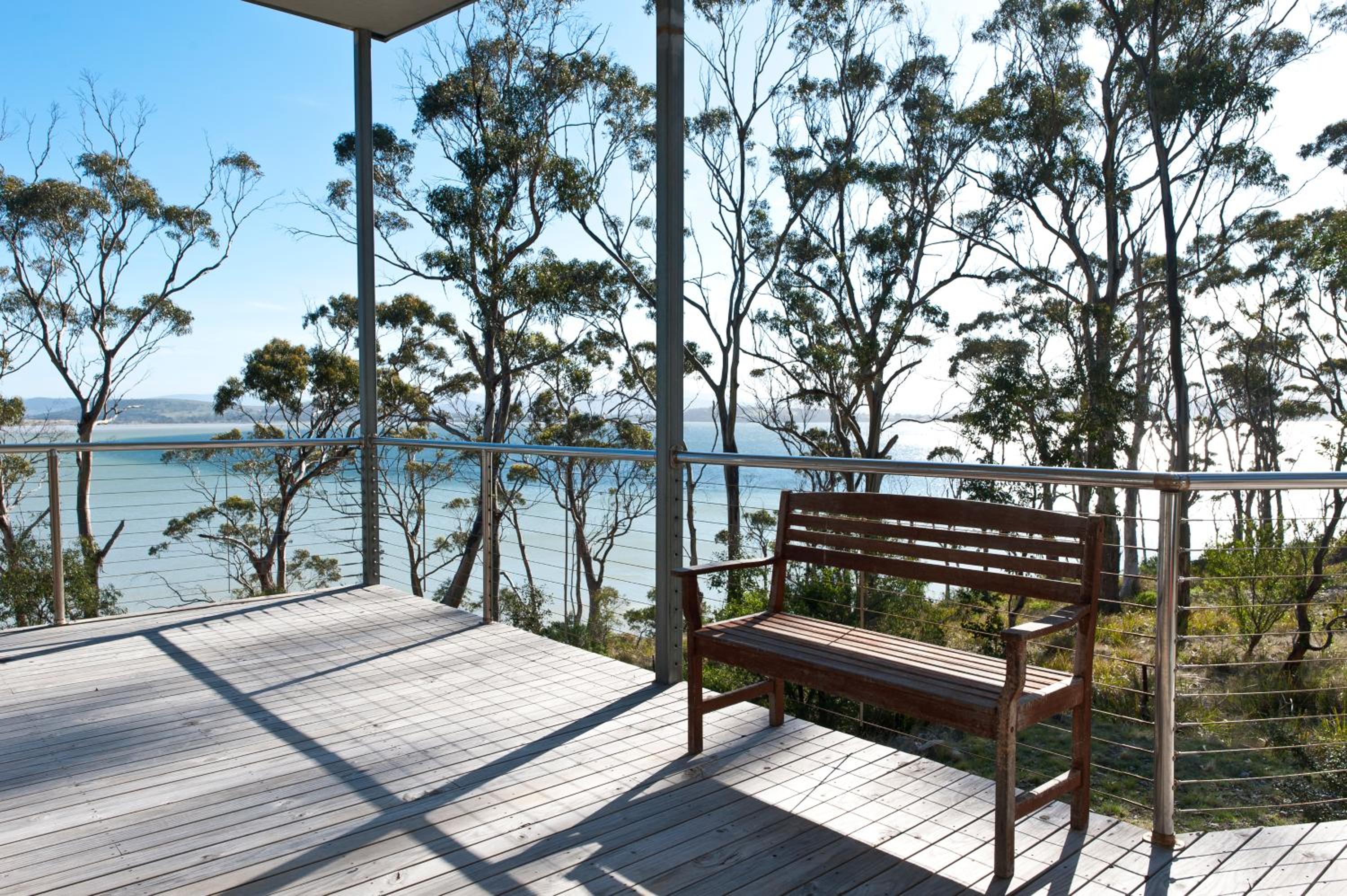 Baragoola Retreat - Luxury Waterfront Property