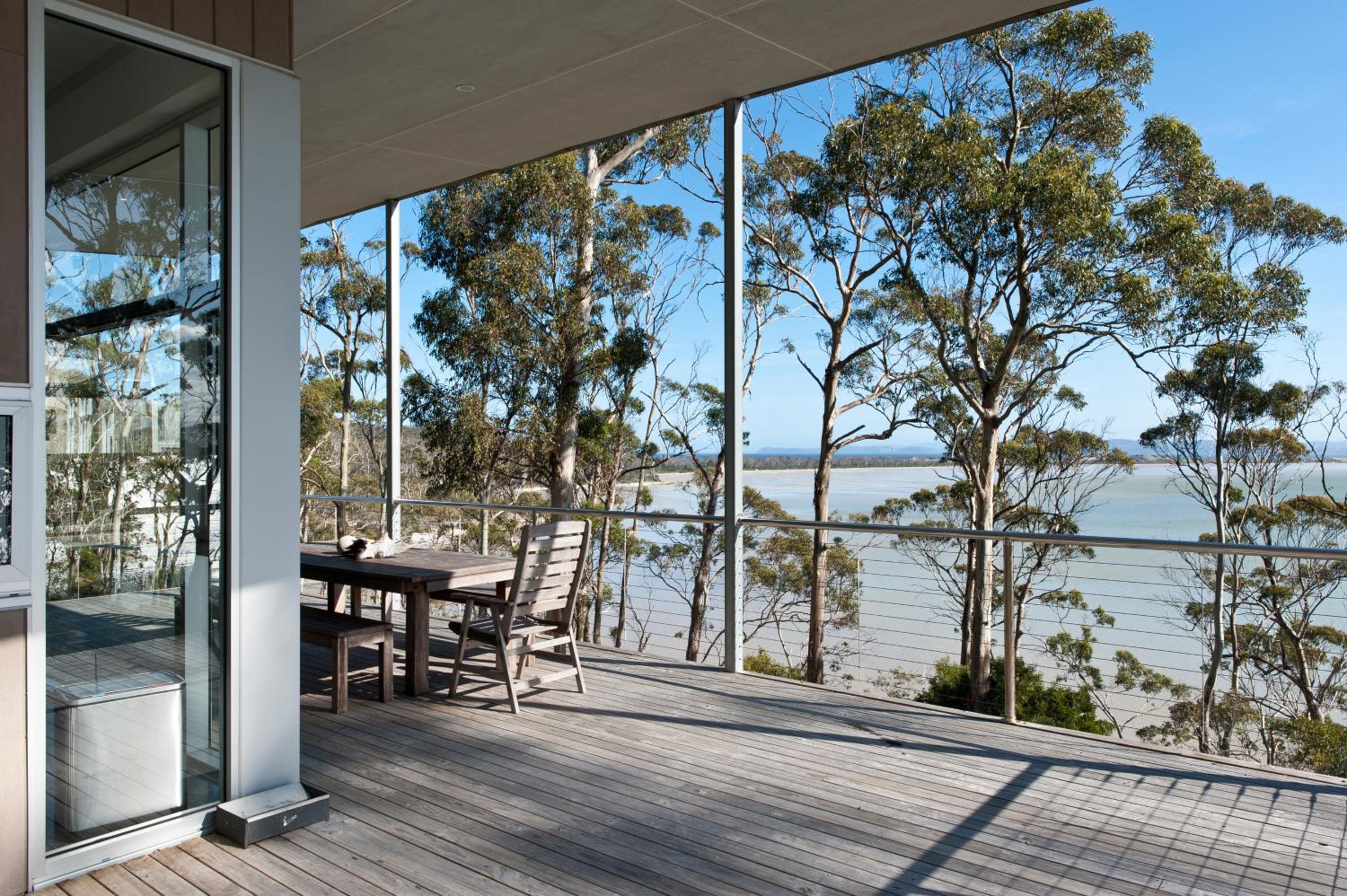Baragoola Retreat - Luxury Waterfront Property