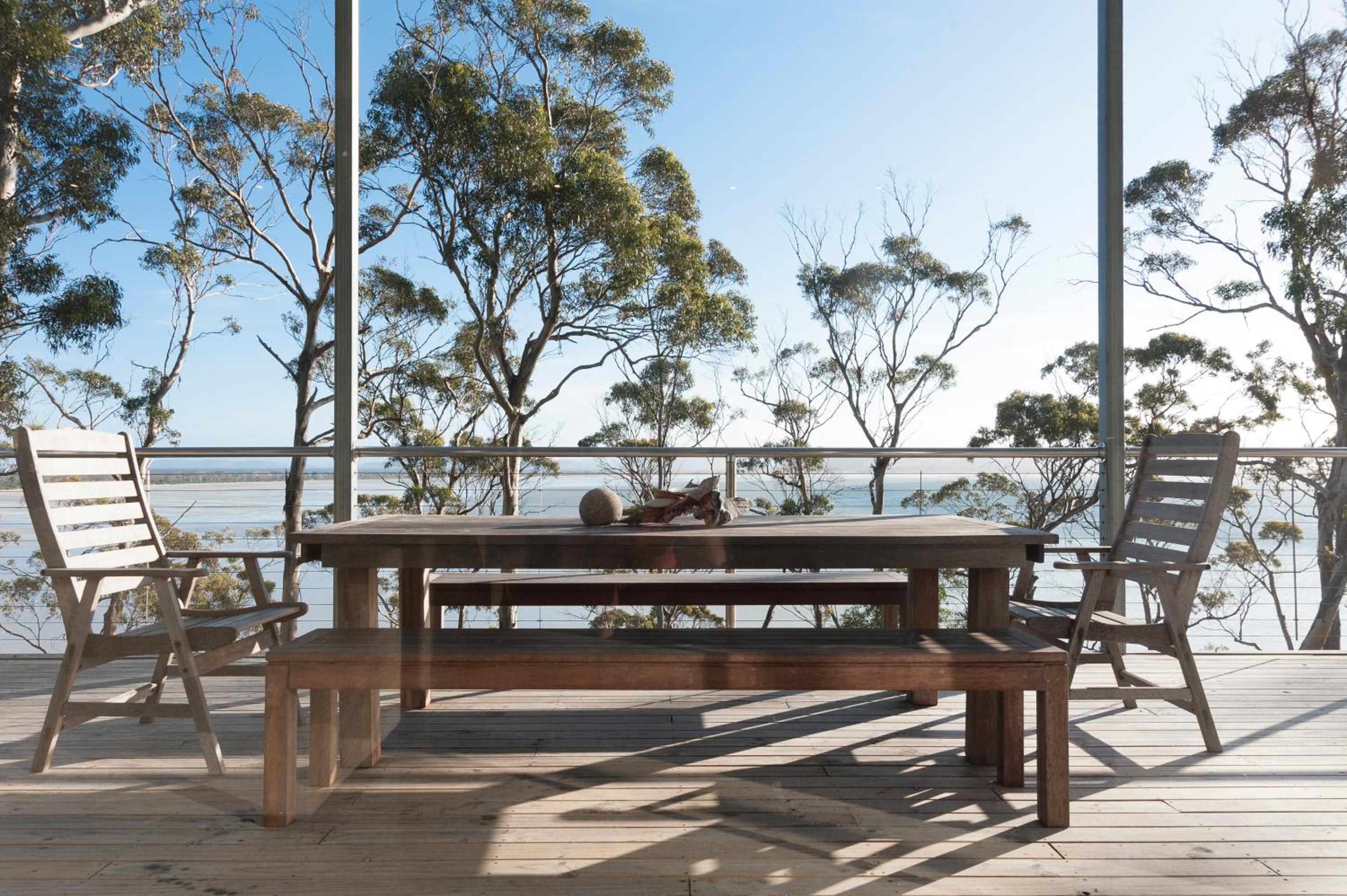 Baragoola Retreat - Luxury Waterfront Property