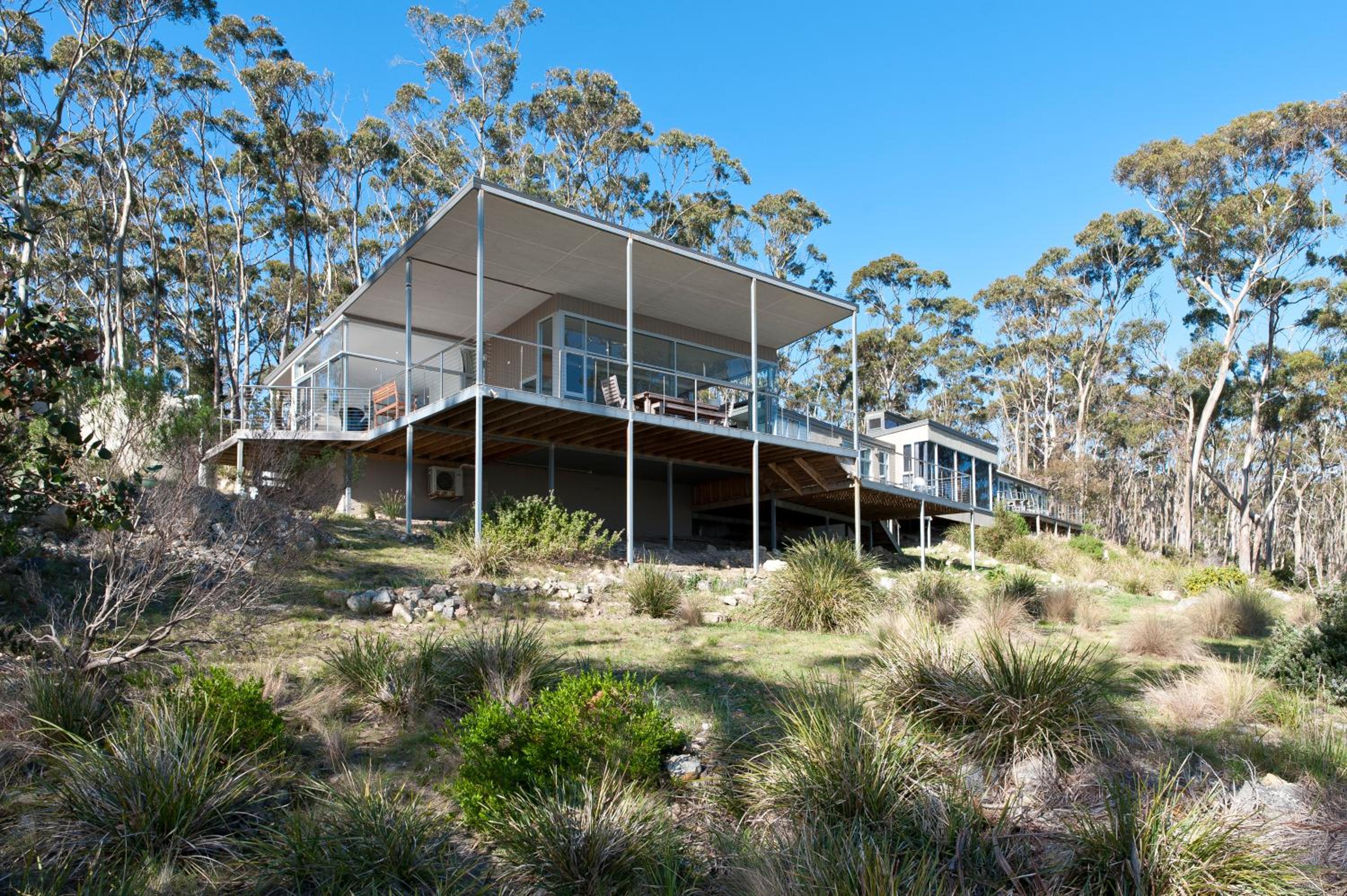 Baragoola Retreat - Luxury Waterfront Property