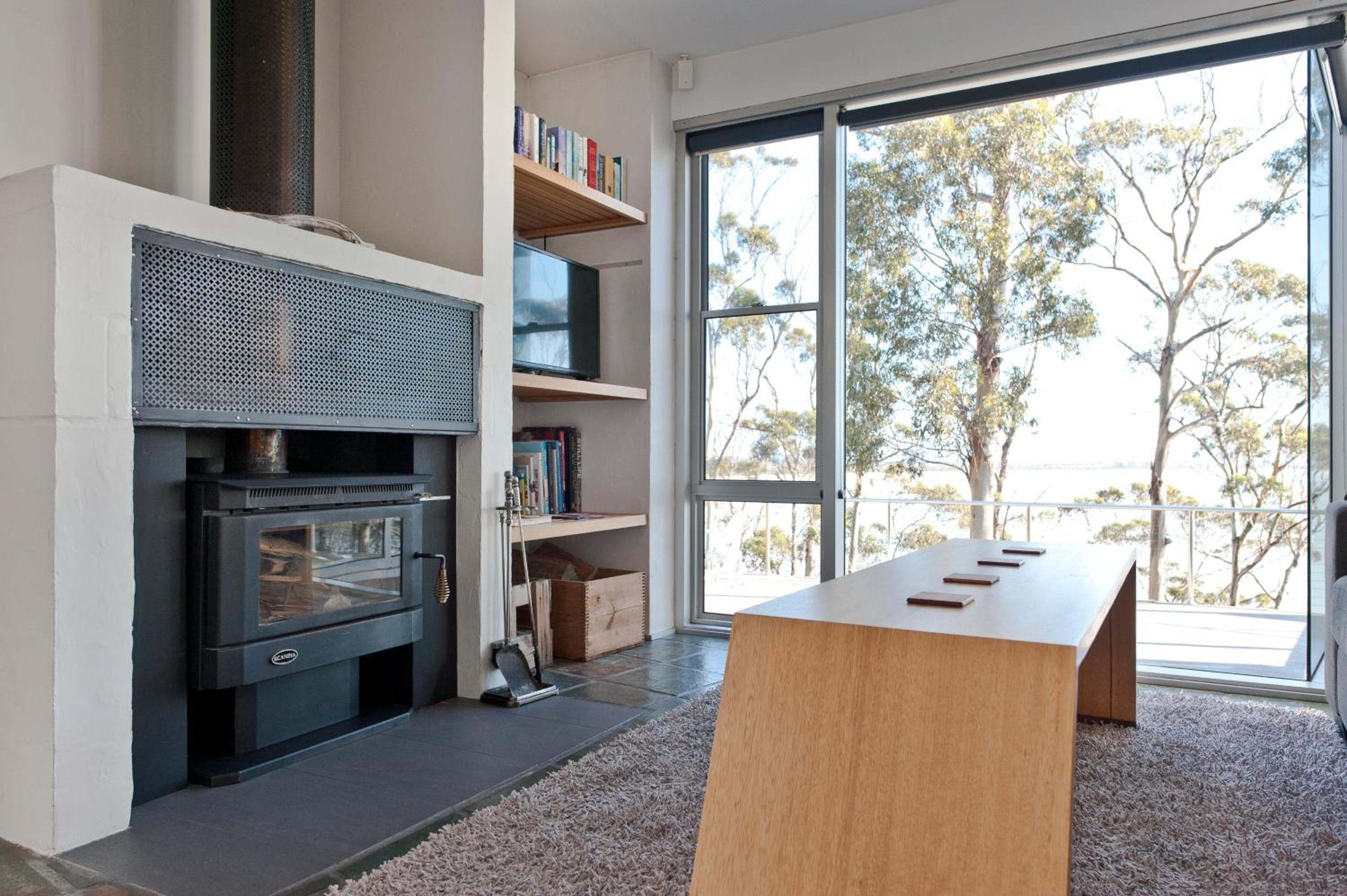 Baragoola Retreat - Luxury Waterfront Property