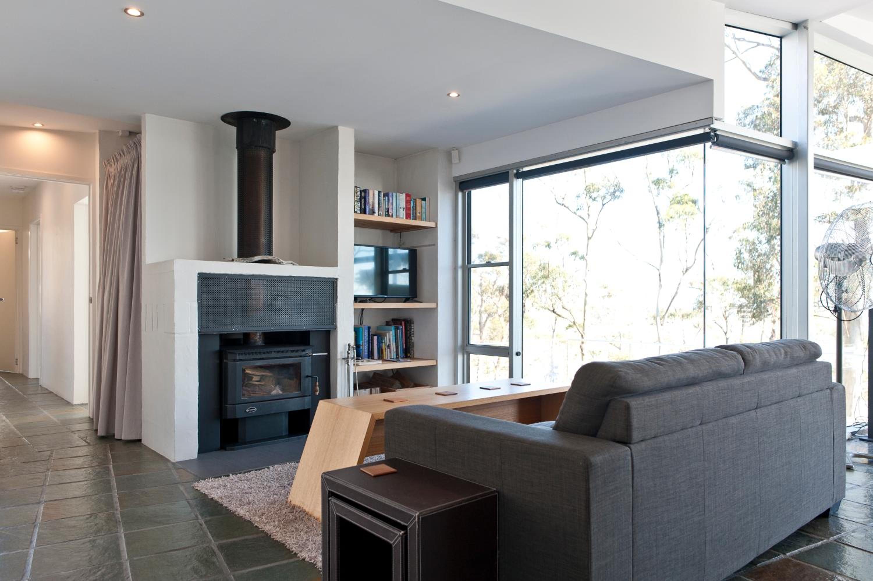 Baragoola Retreat - Luxury Waterfront Property