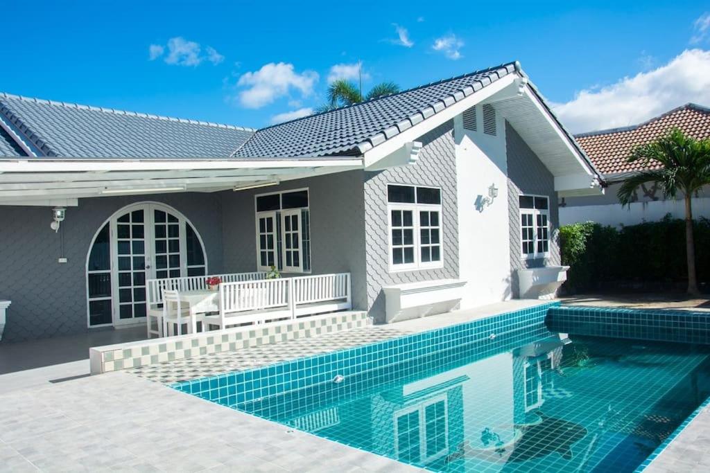 Hotel Loma Pool Villa - Image 1