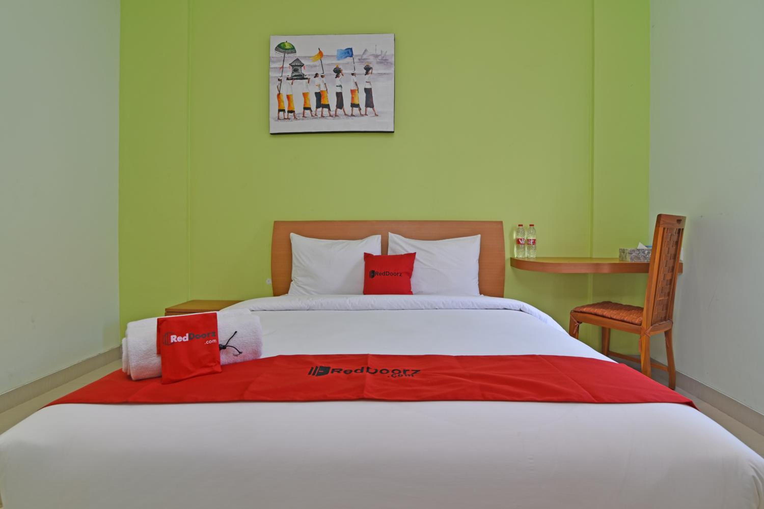 RedDoorz Plus @ Mahendradatta Denpasar