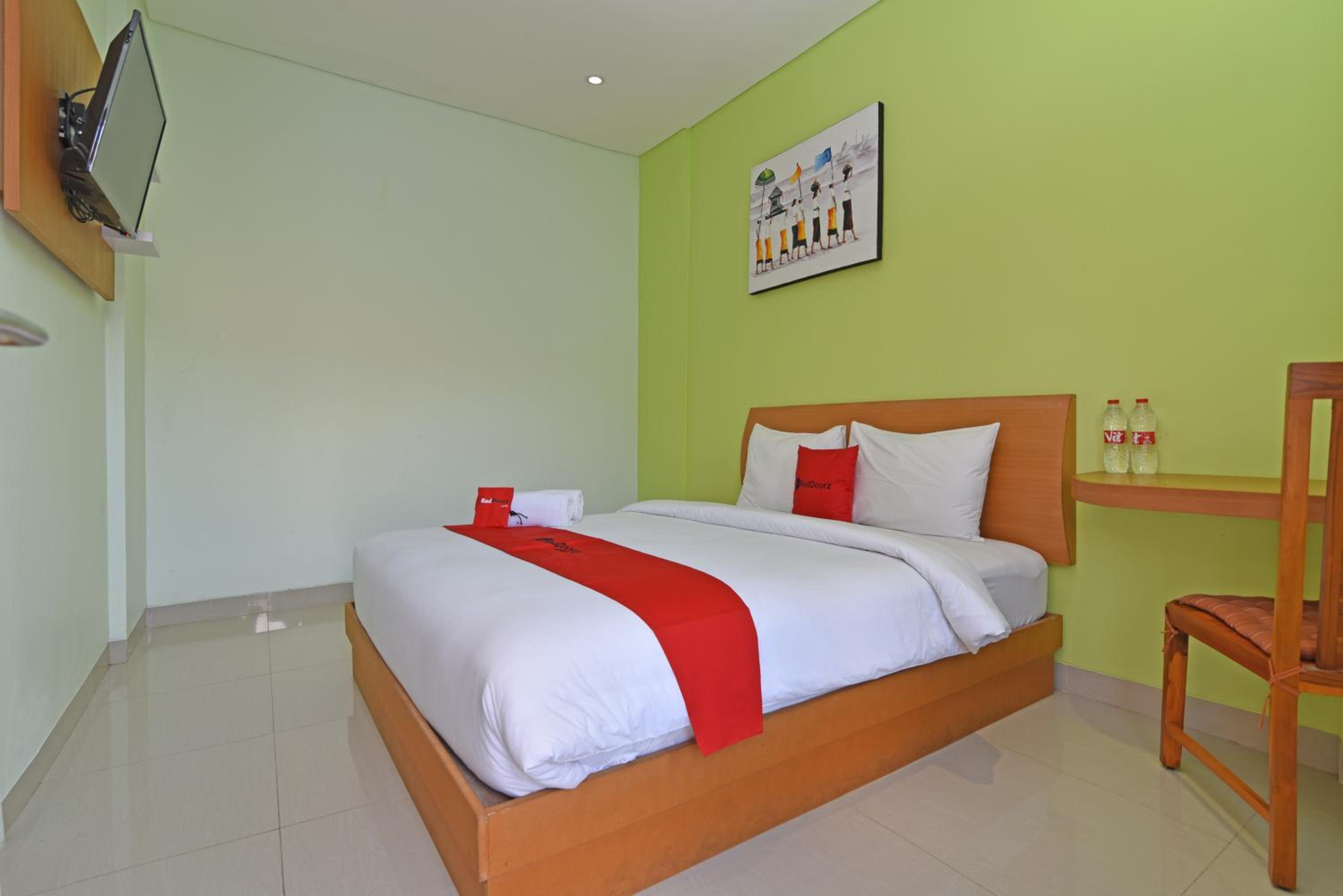 RedDoorz Plus @ Mahendradatta Denpasar