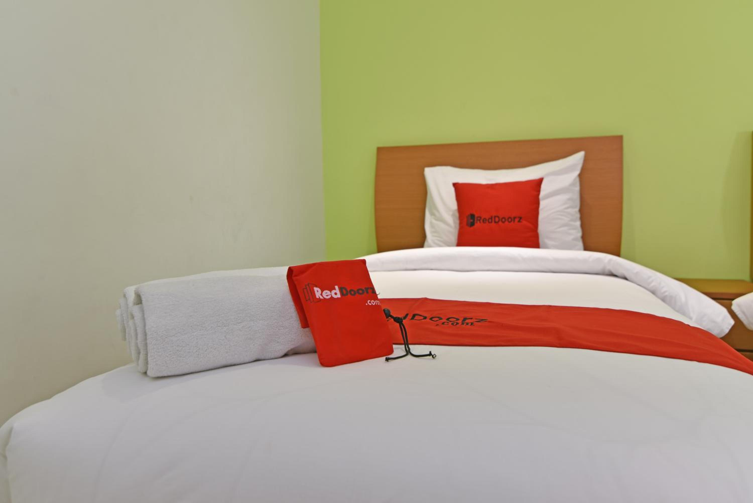 RedDoorz Plus @ Mahendradatta Denpasar