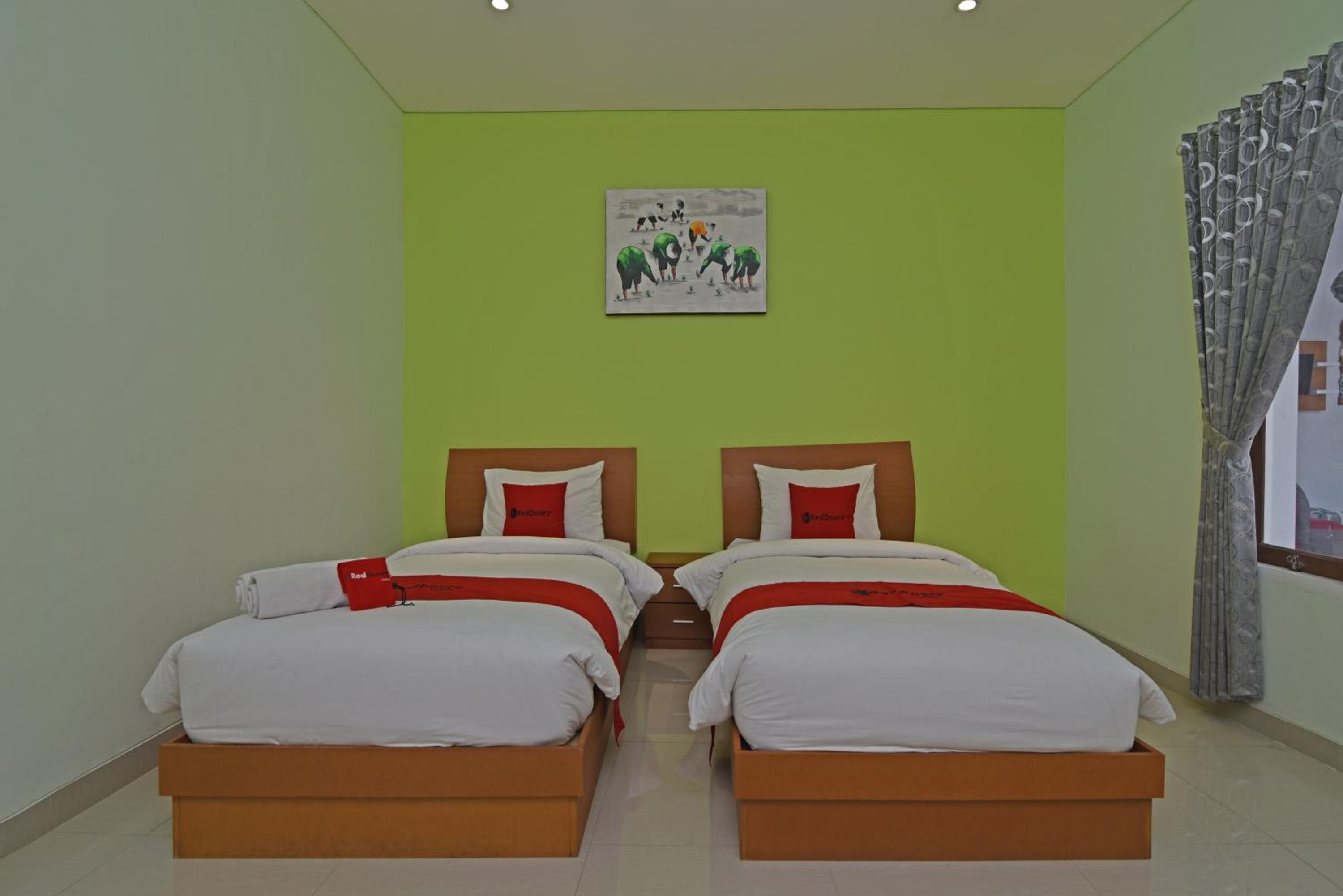 RedDoorz Plus @ Mahendradatta Denpasar