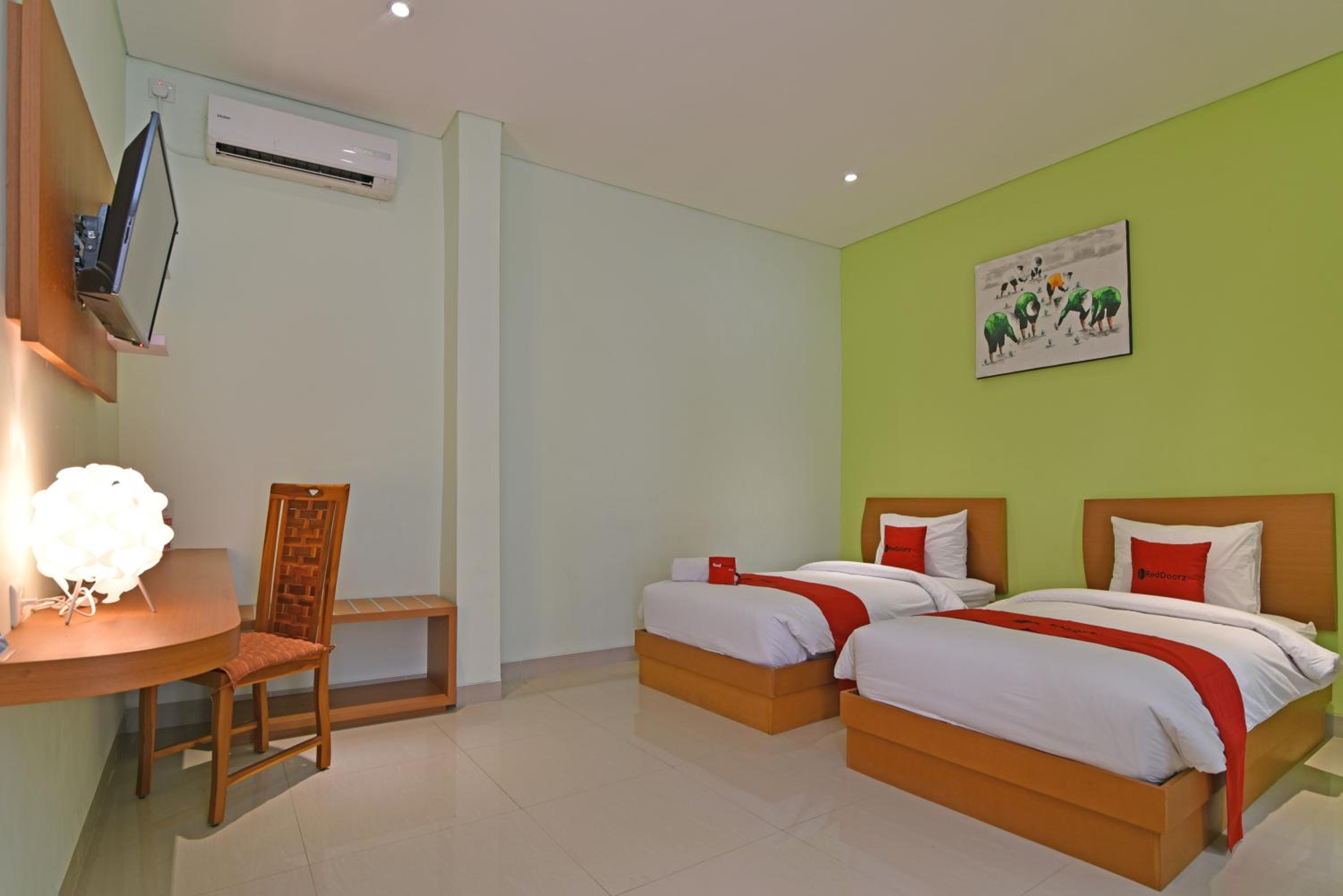 RedDoorz Plus @ Mahendradatta Denpasar
