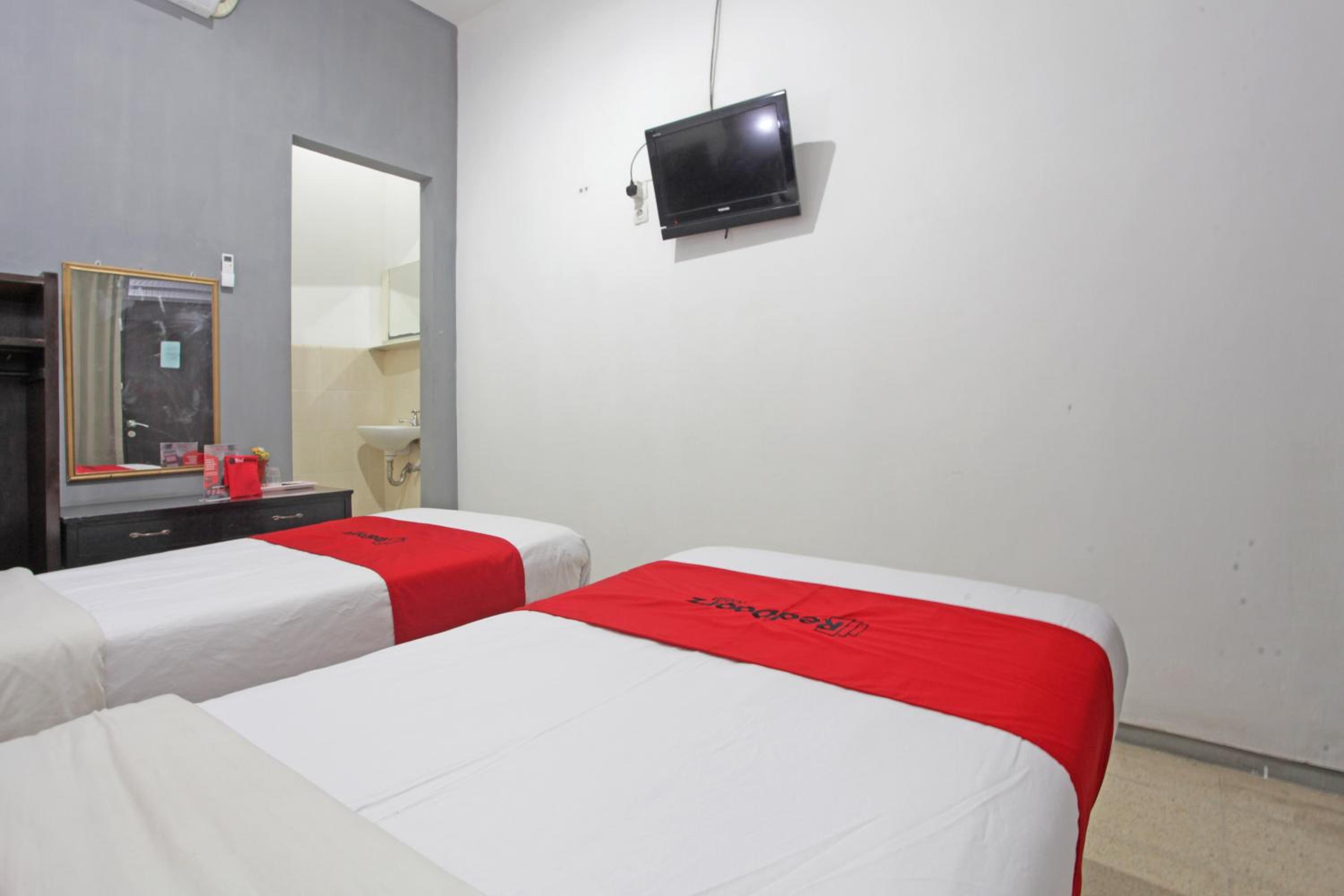 RedDoorz @ Soekarno Hatta 2 view 3