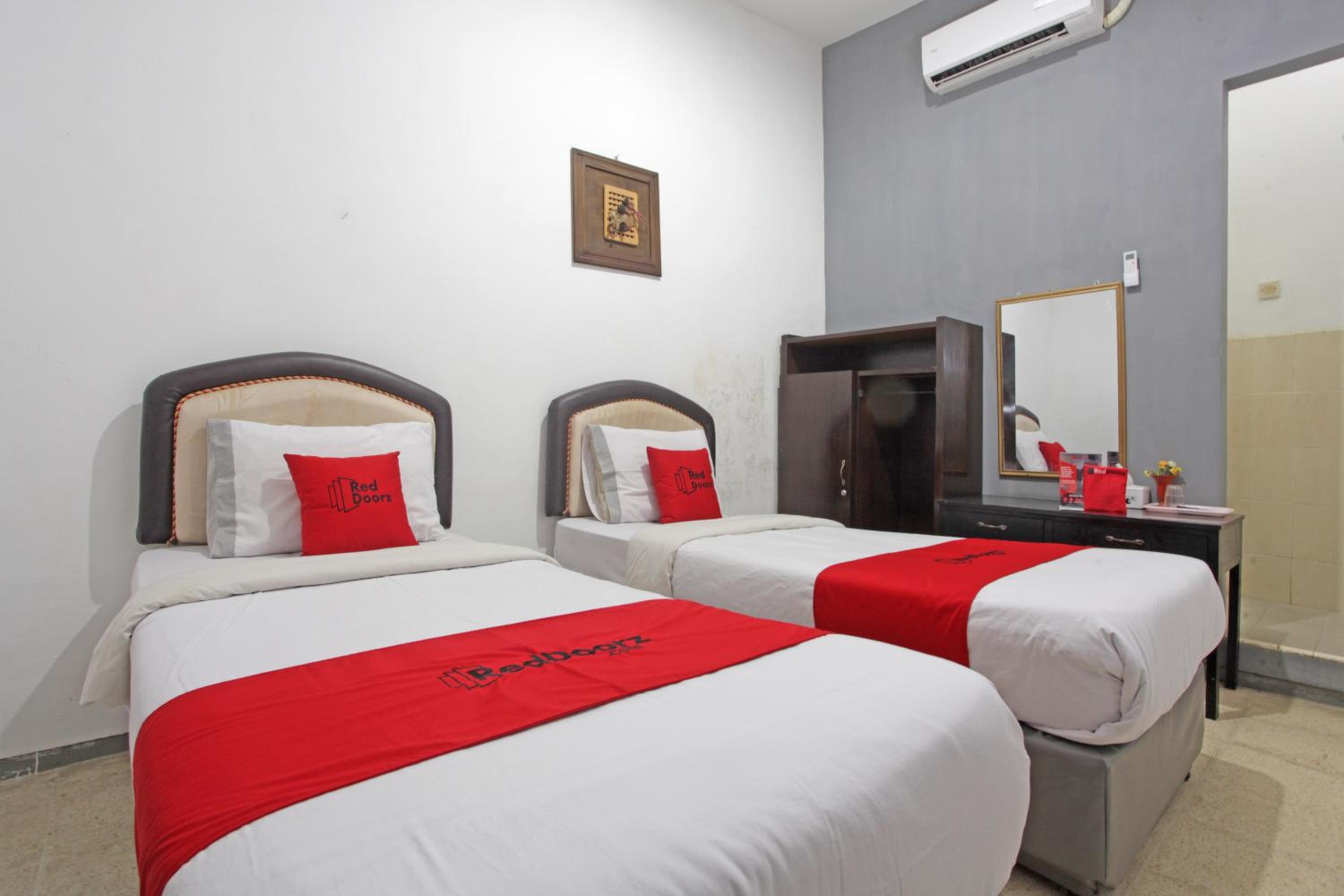 RedDoorz @ Soekarno Hatta 2 view 4