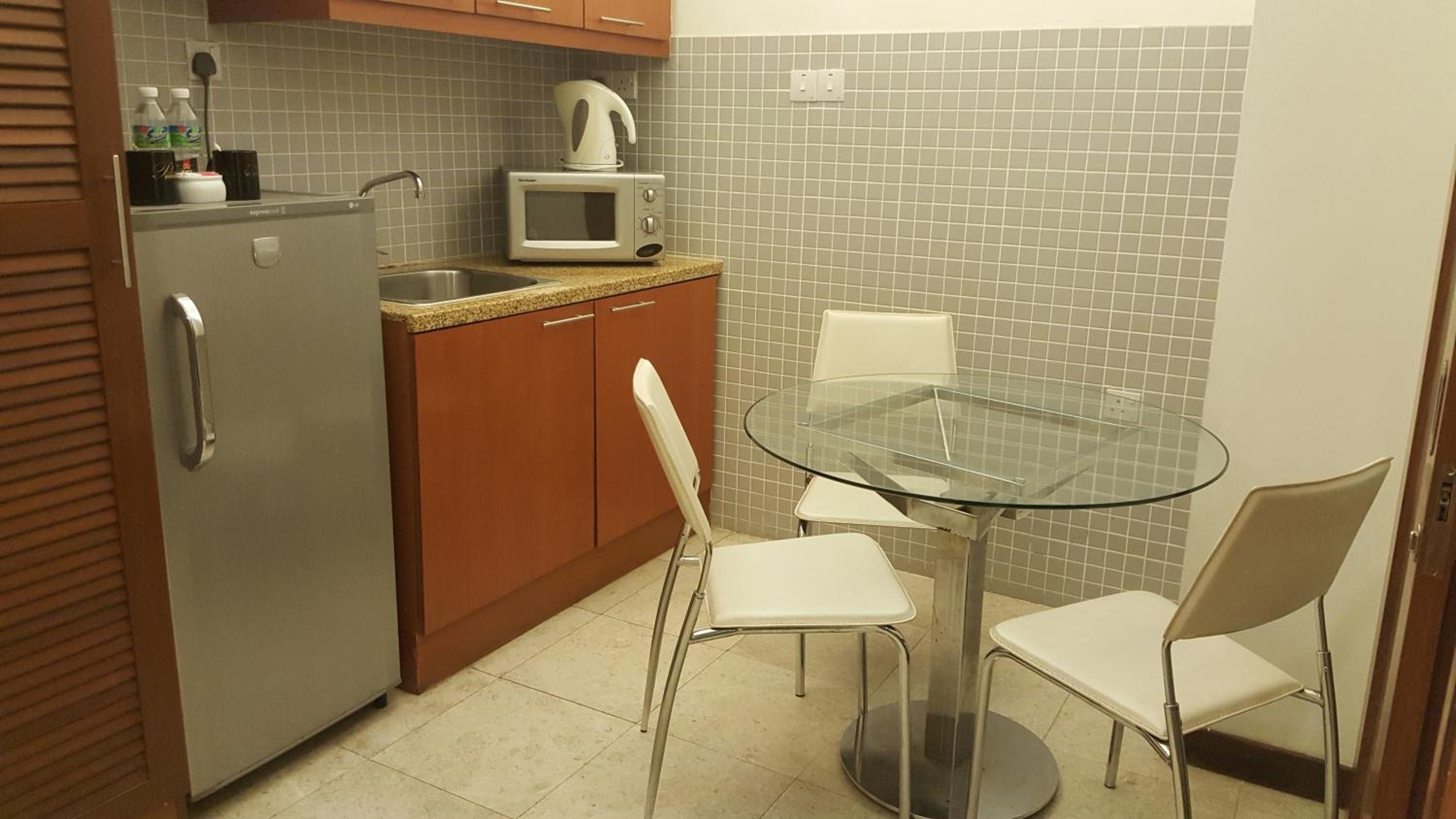 PENINSULA SEMANTAN SUITEs