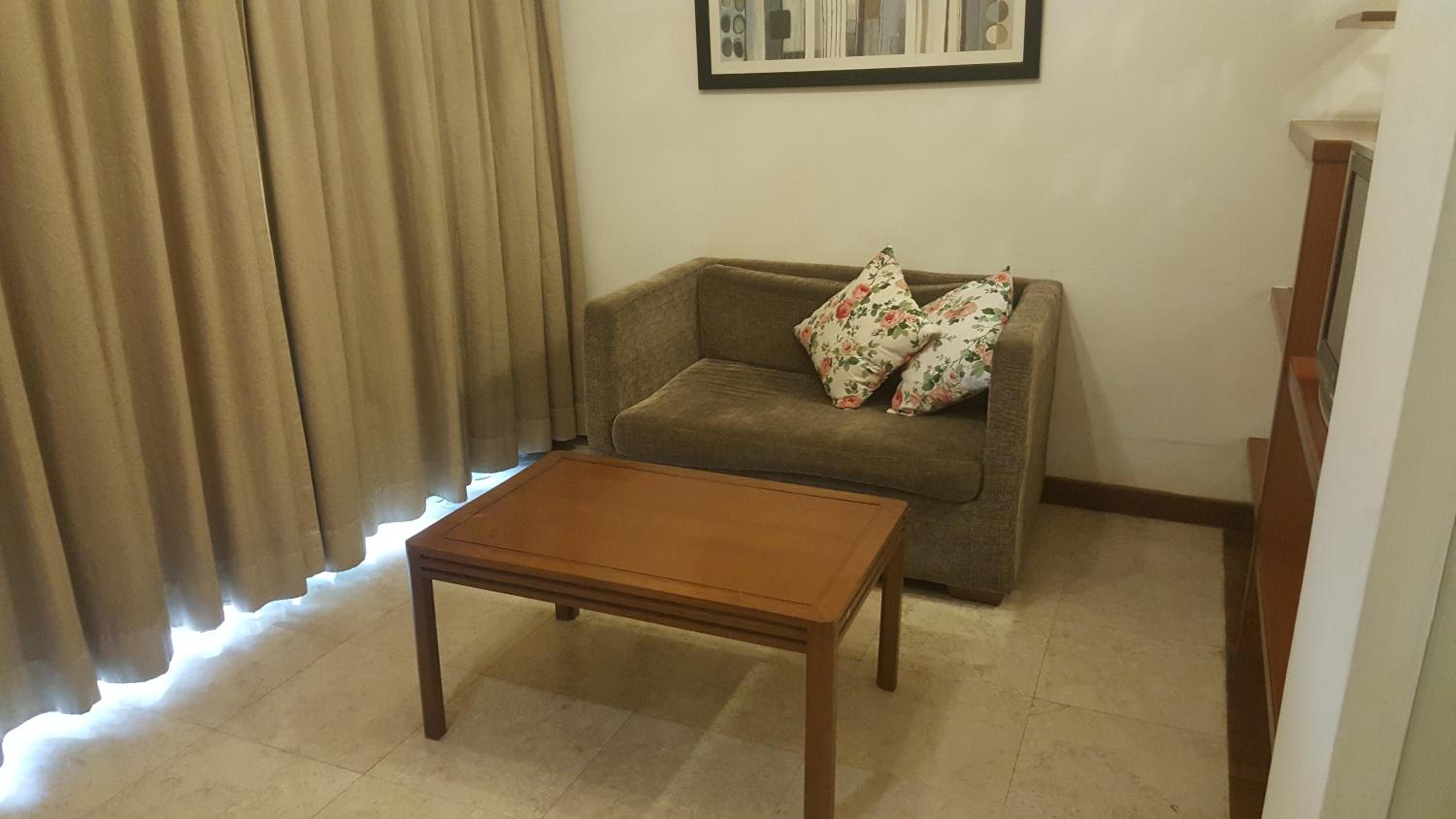 PENINSULA SEMANTAN SUITEs