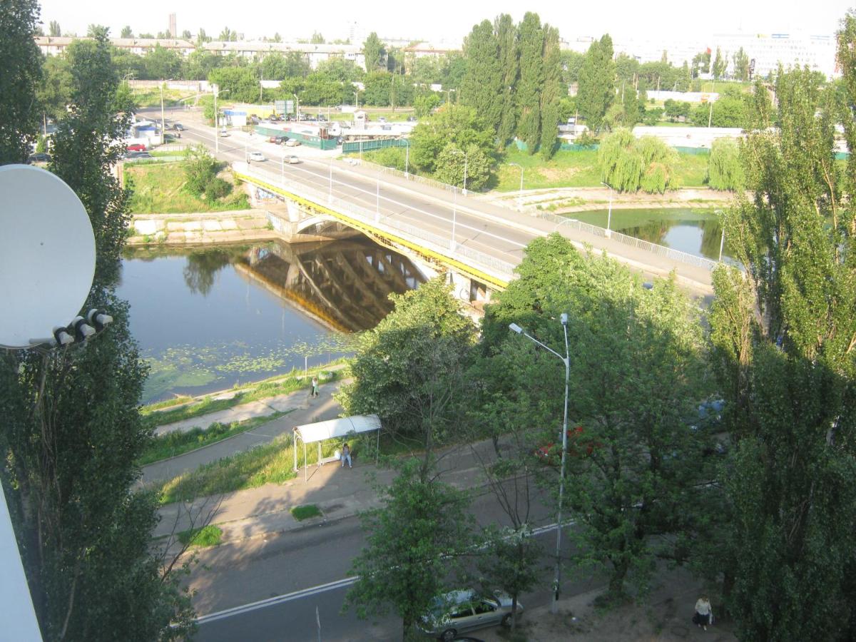 Apartment on Livoberezna Metro Station view 5