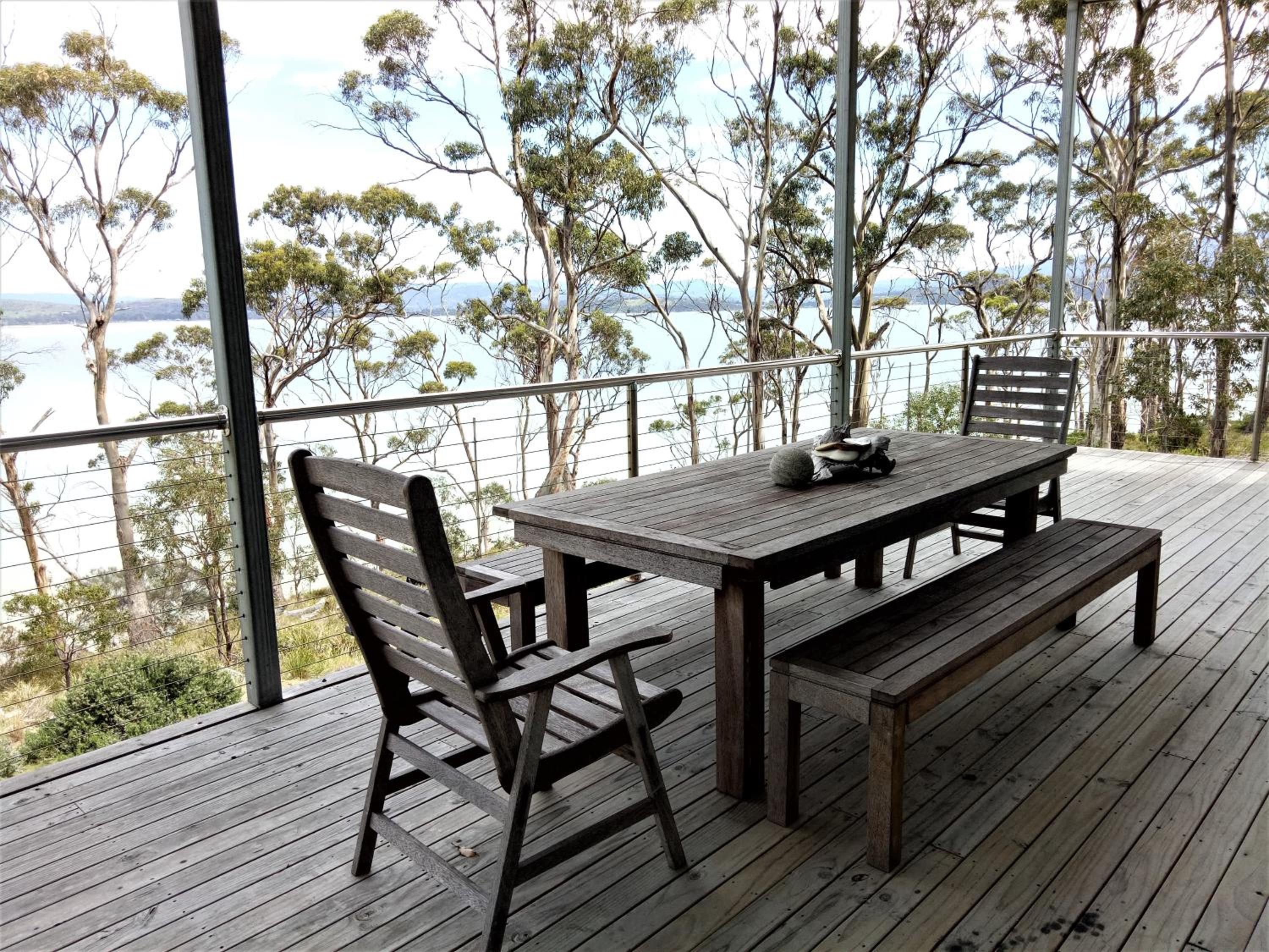 Baragoola Retreat - Luxury Waterfront Property