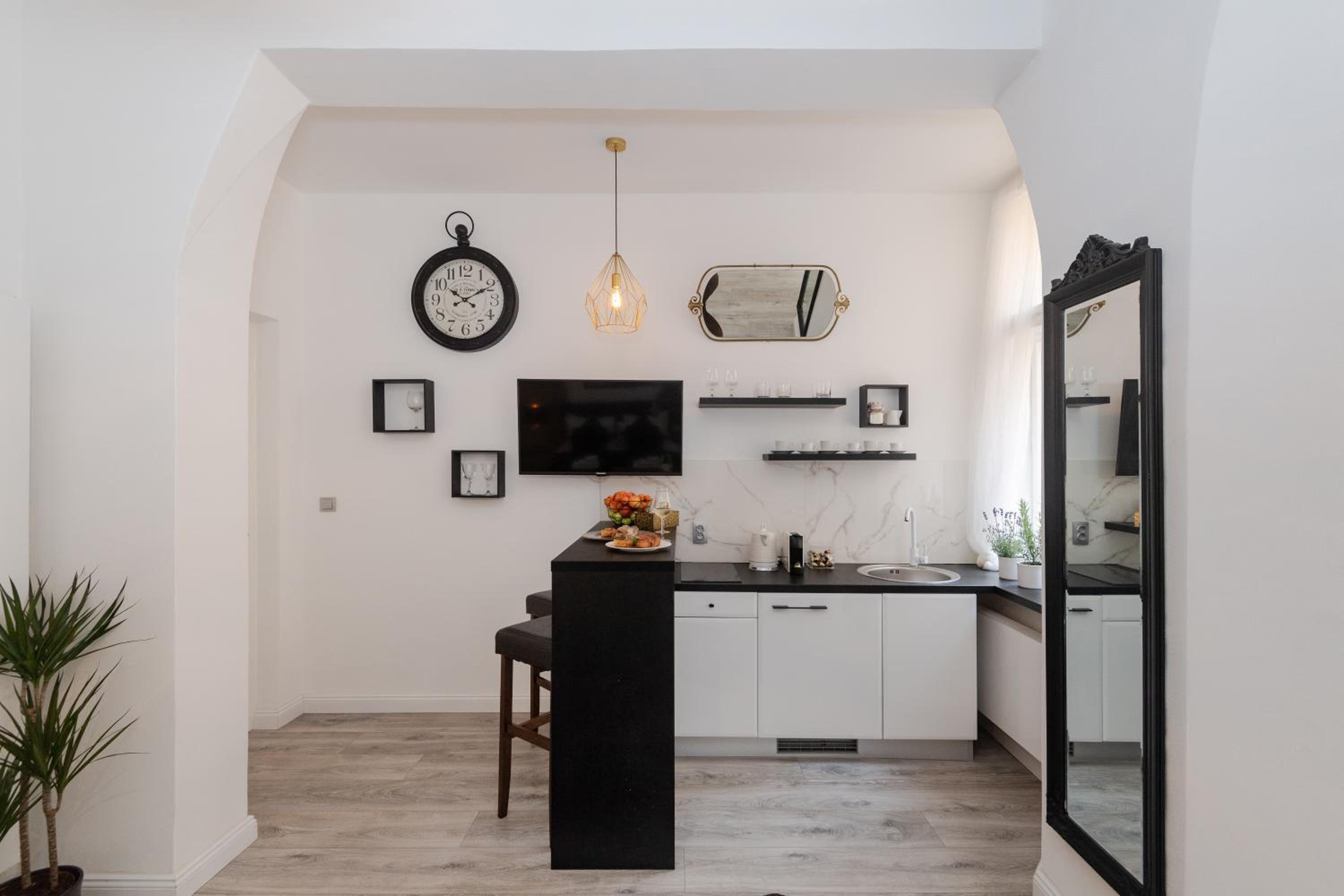 Wenceslas Square / Main Station - NEW STUDIO*****