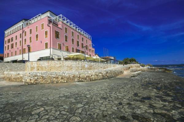 Rotonda Inn Novigrad