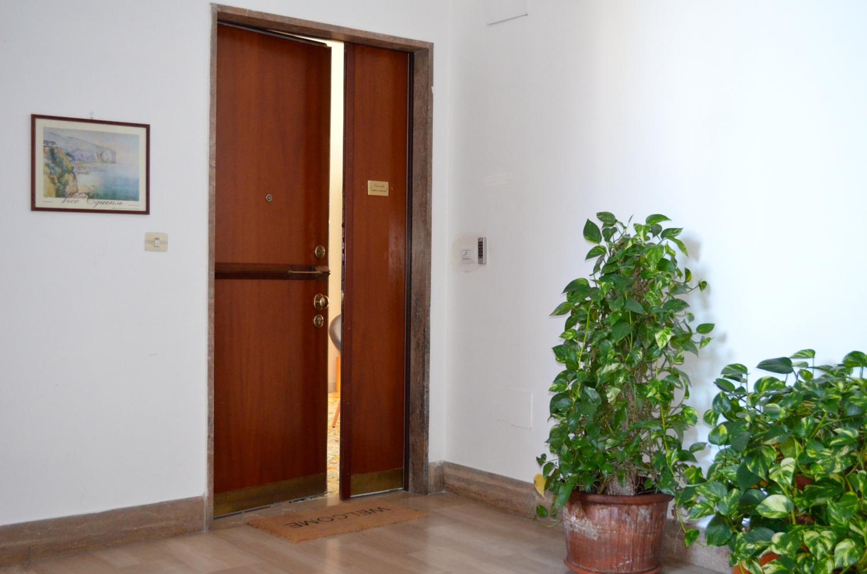 Luiselle Charming Accommodation Sorrento City Center