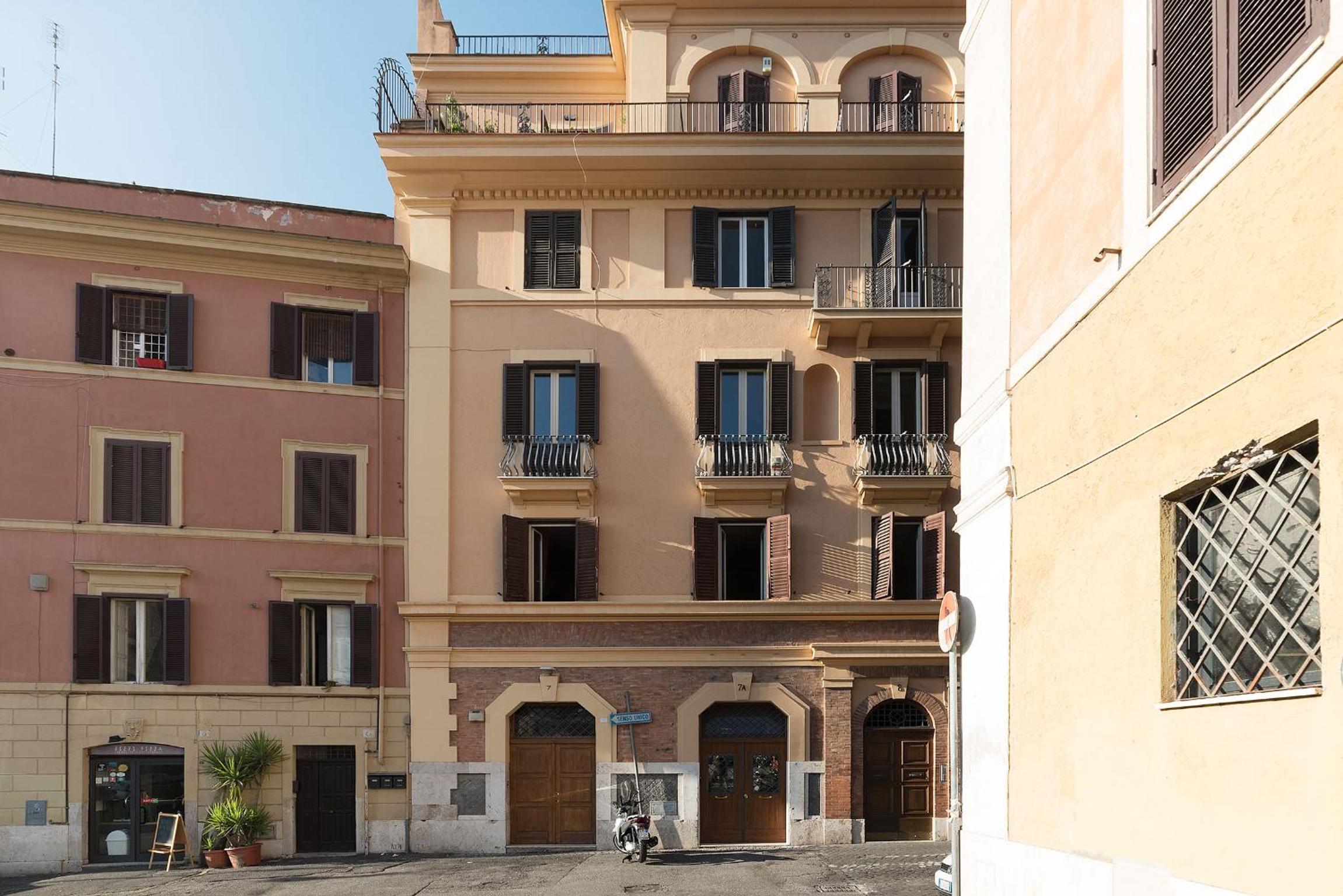 GuestHost - Monti Artistic Flat