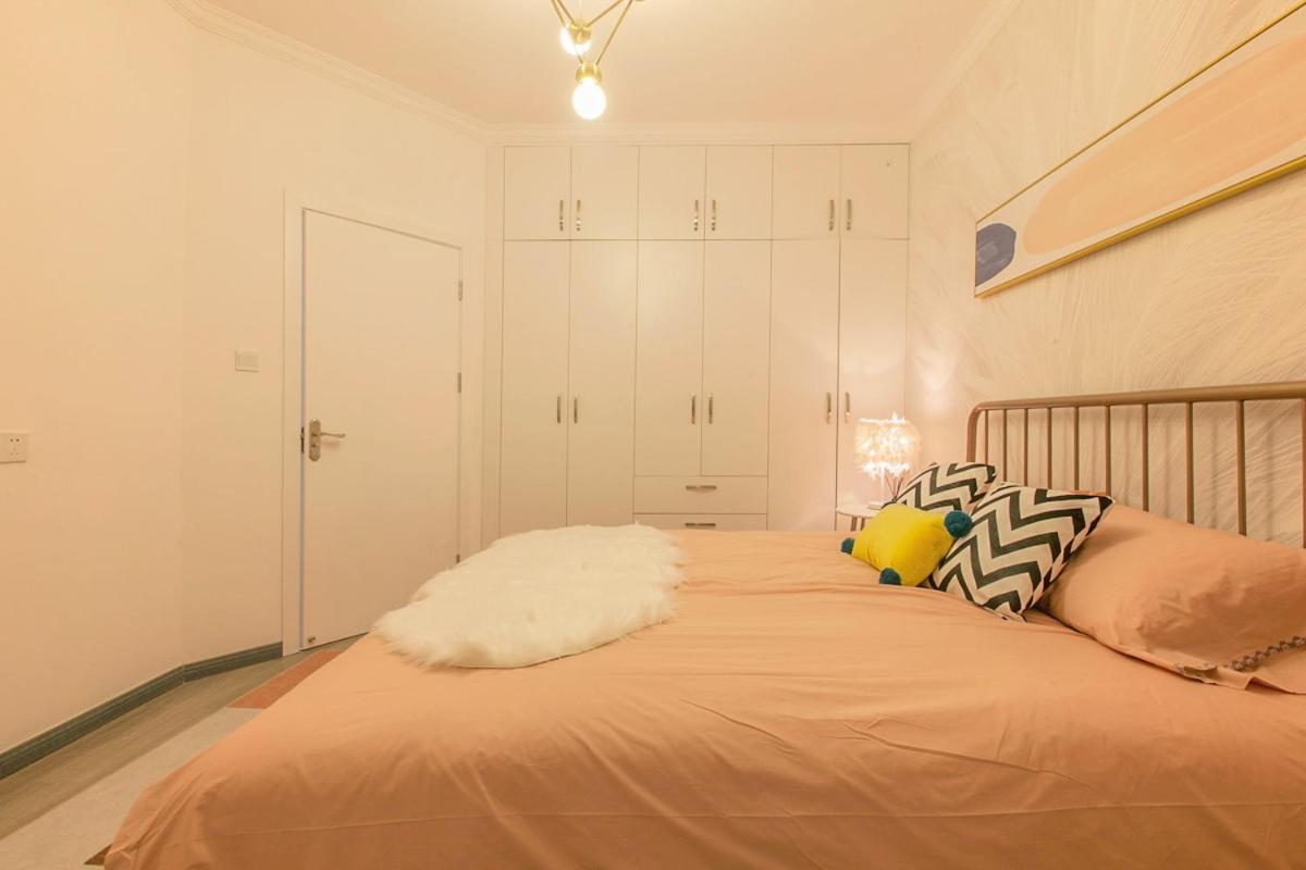 Wuhan Wuchang·Wanda Square· Locals Apartment 00172610
