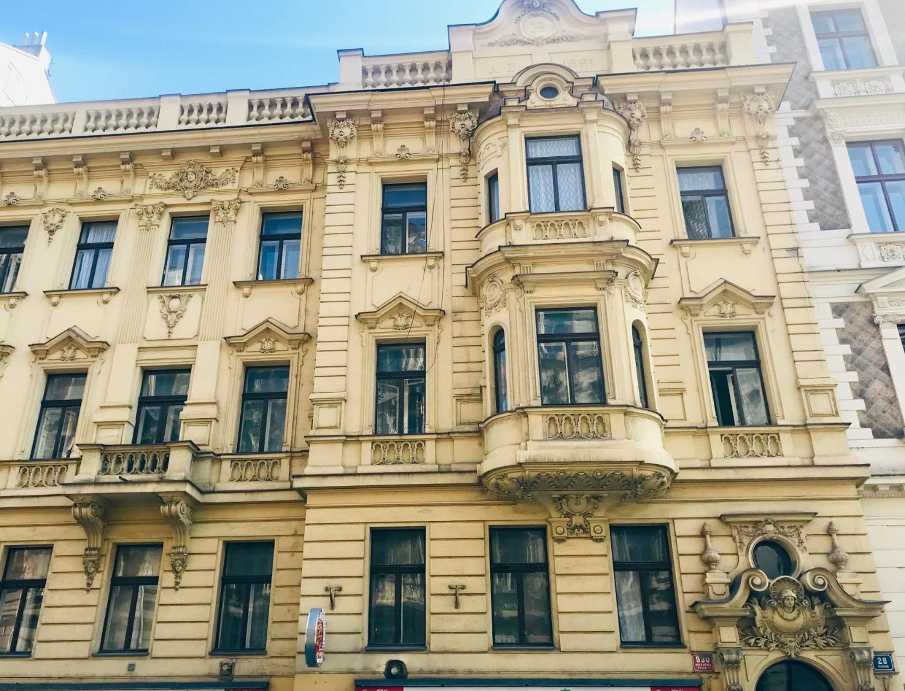 Wenceslas Square / Main Station - NEW STUDIO*****