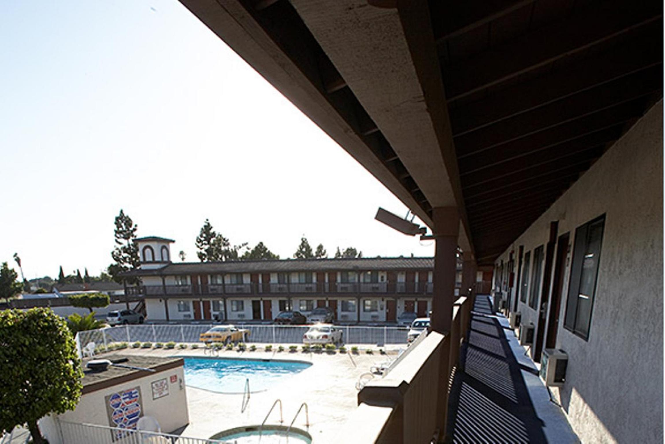 Newark Vacations - EZ 8 Motel Newark - Property Image 3