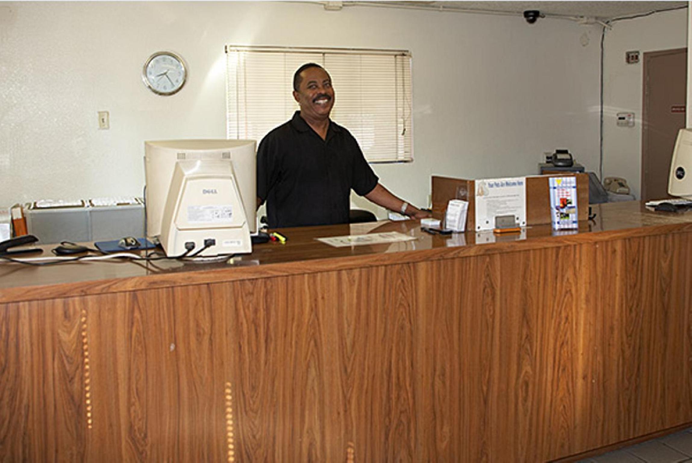 Newark Vacations - EZ 8 Motel Newark - Property Image 2