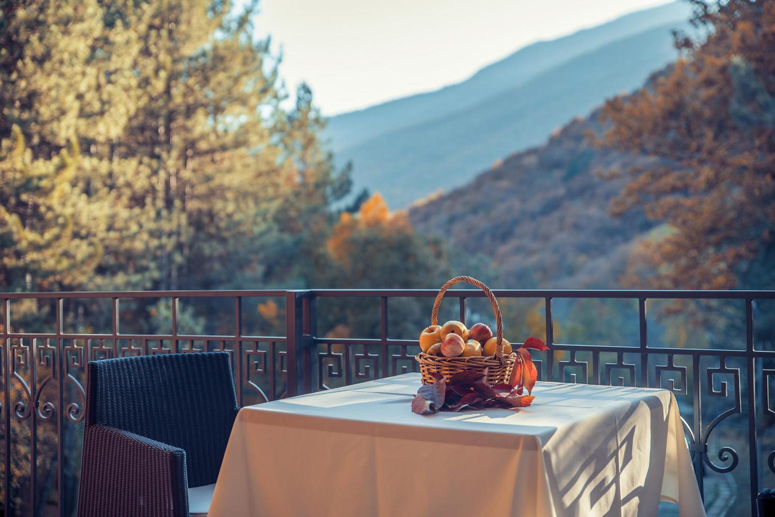 Apricot Aghveran Resort