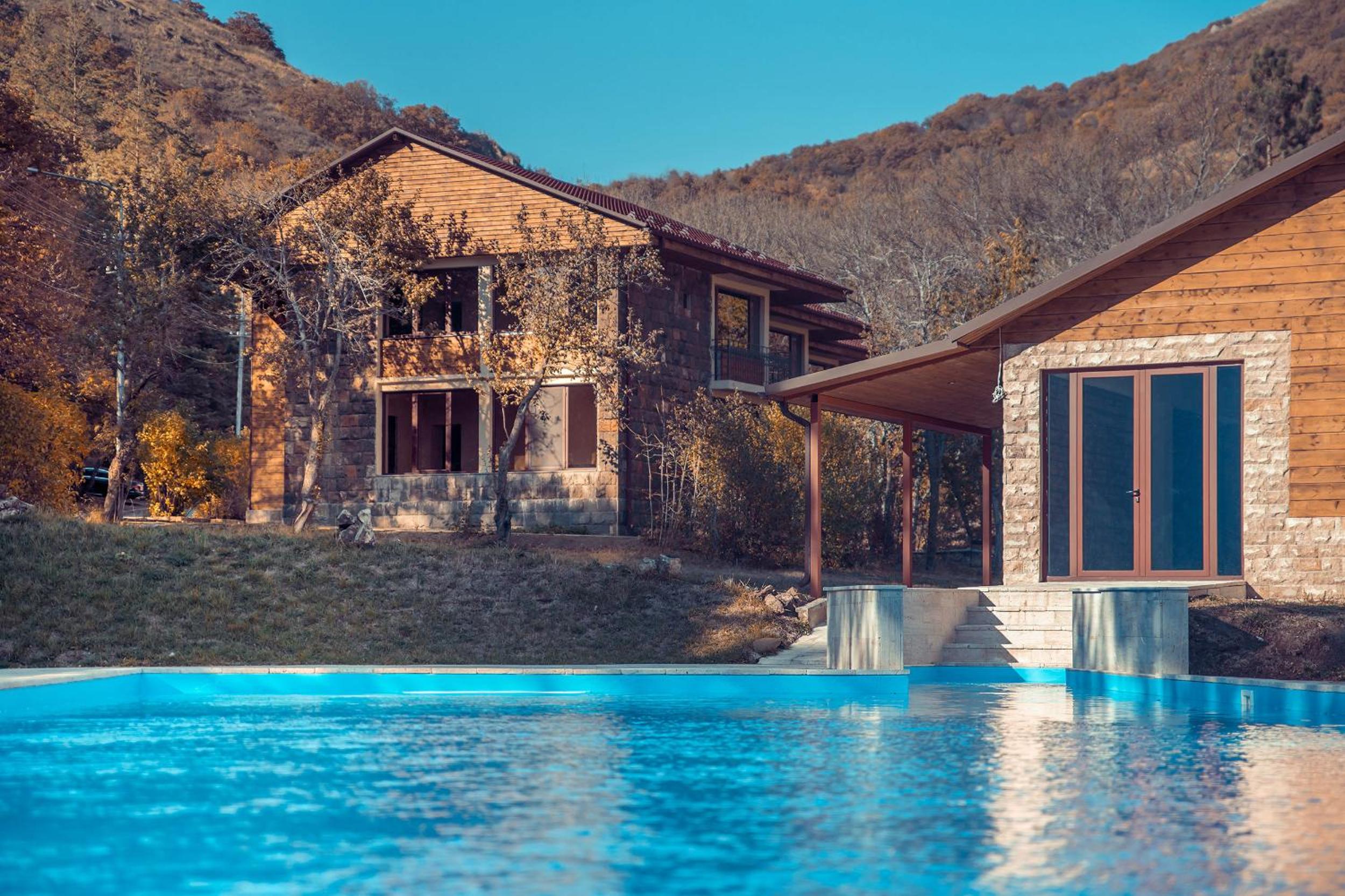 Apricot Aghveran Resort