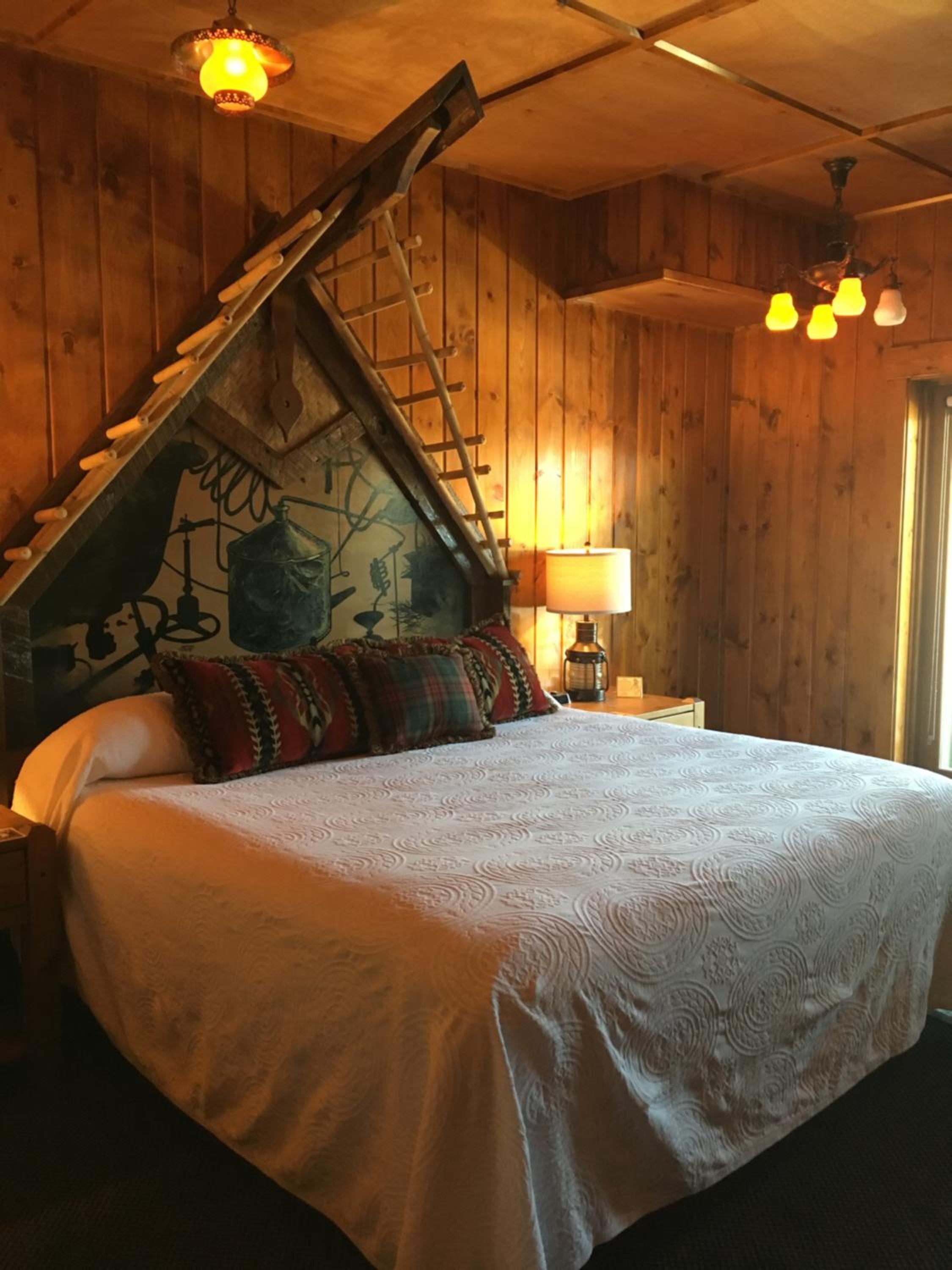 McMenamins Kalama Harbor Lodge