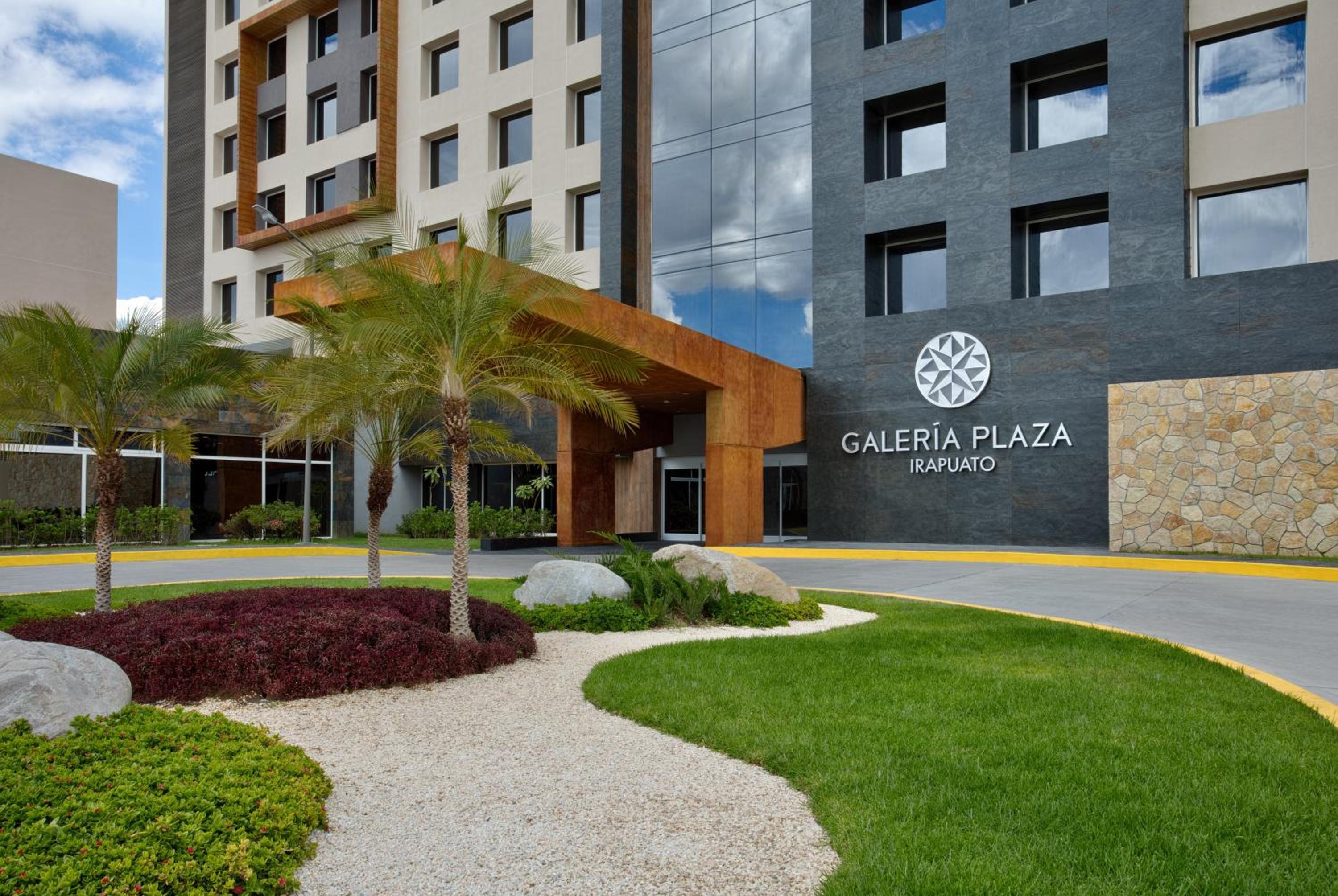 Hotel Galeria Plaza Irapuato - Image 1