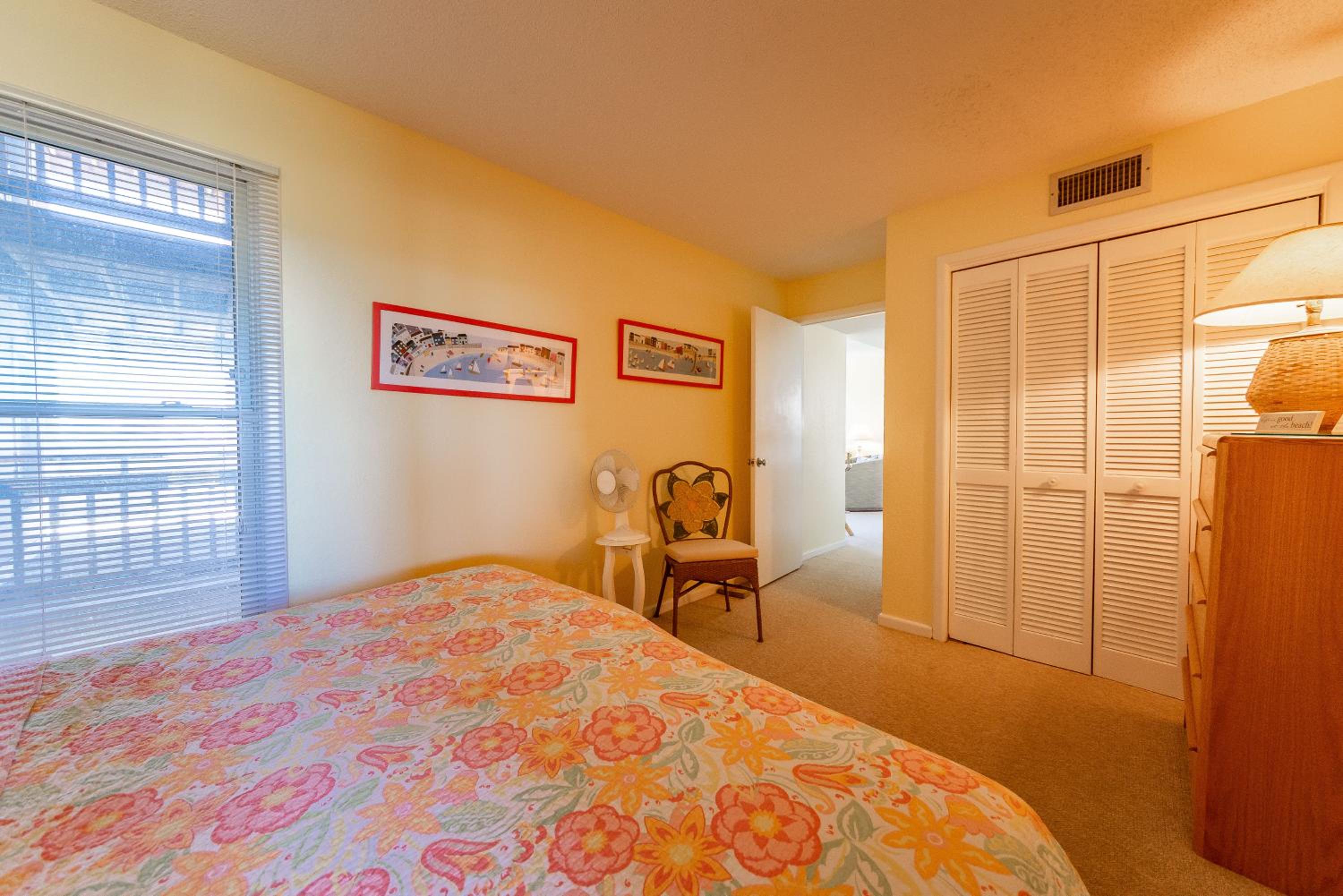Shore Fun - 3 Bedroom Oceanfront Condo in Kill Devil Hills, Perfect for up to 6 Guests view 4