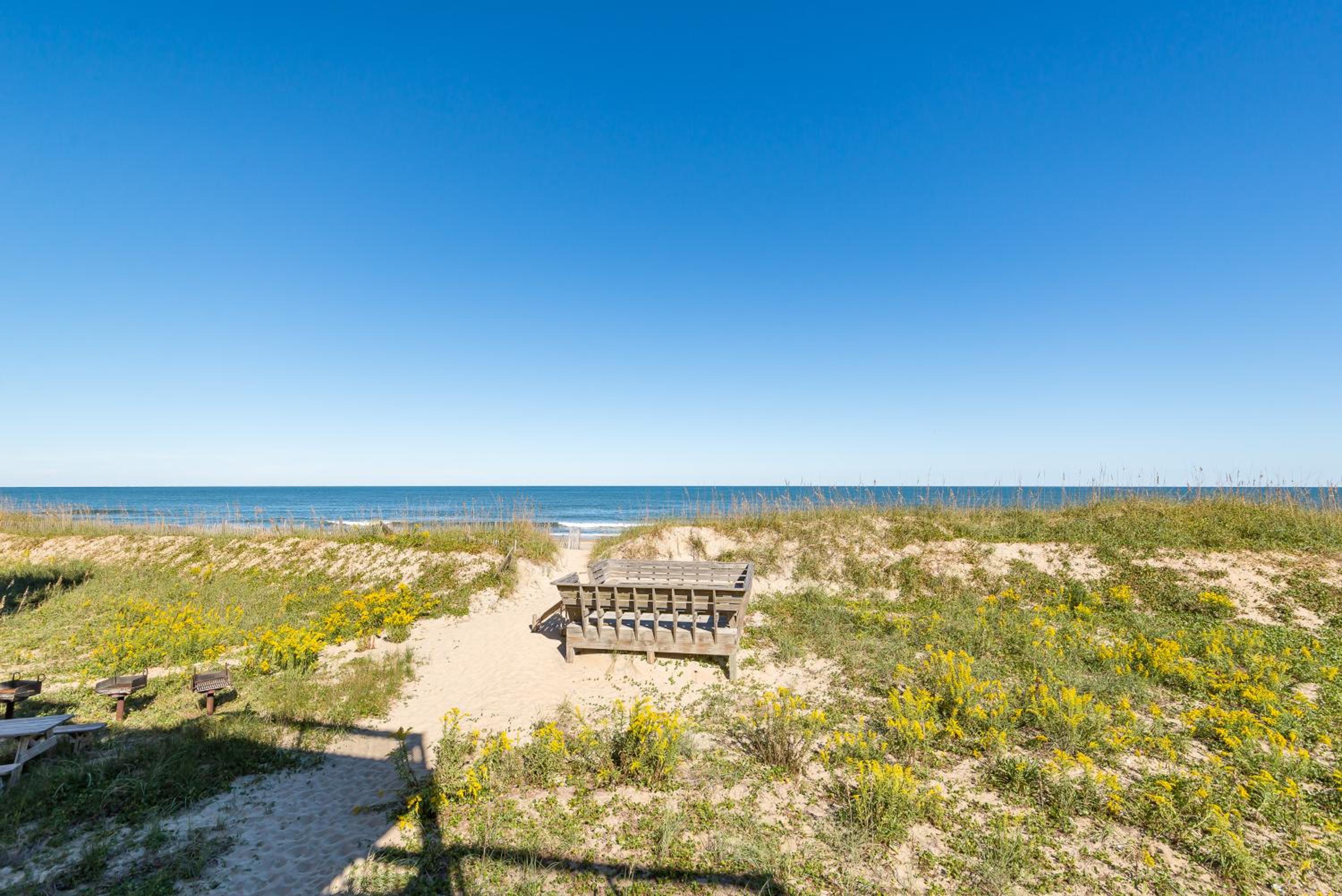 Shore Fun - 3 Bedroom Oceanfront Condo in Kill Devil Hills, Perfect for up to 6 Guests view 5