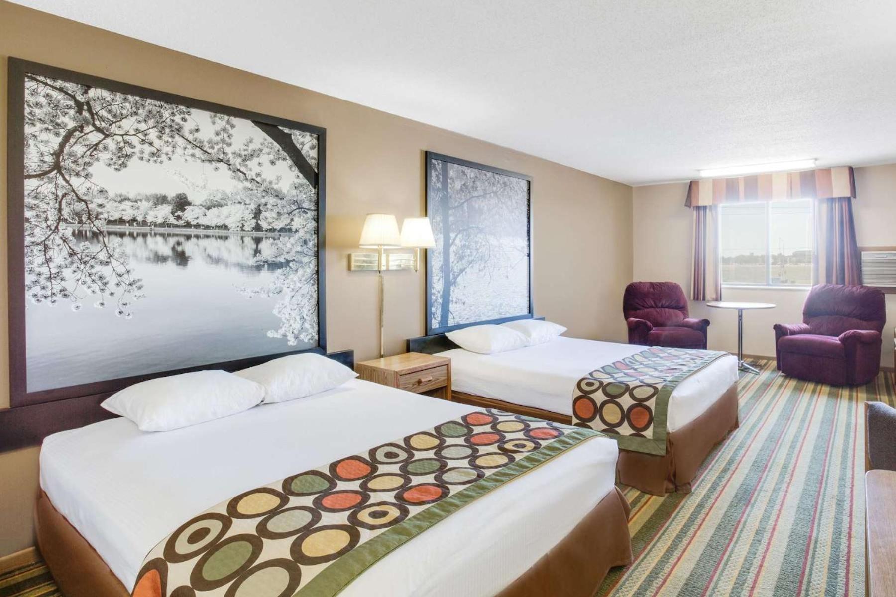 Mitchell Vacations - Super 8 by Wyndham Mitchell - Property Image 4