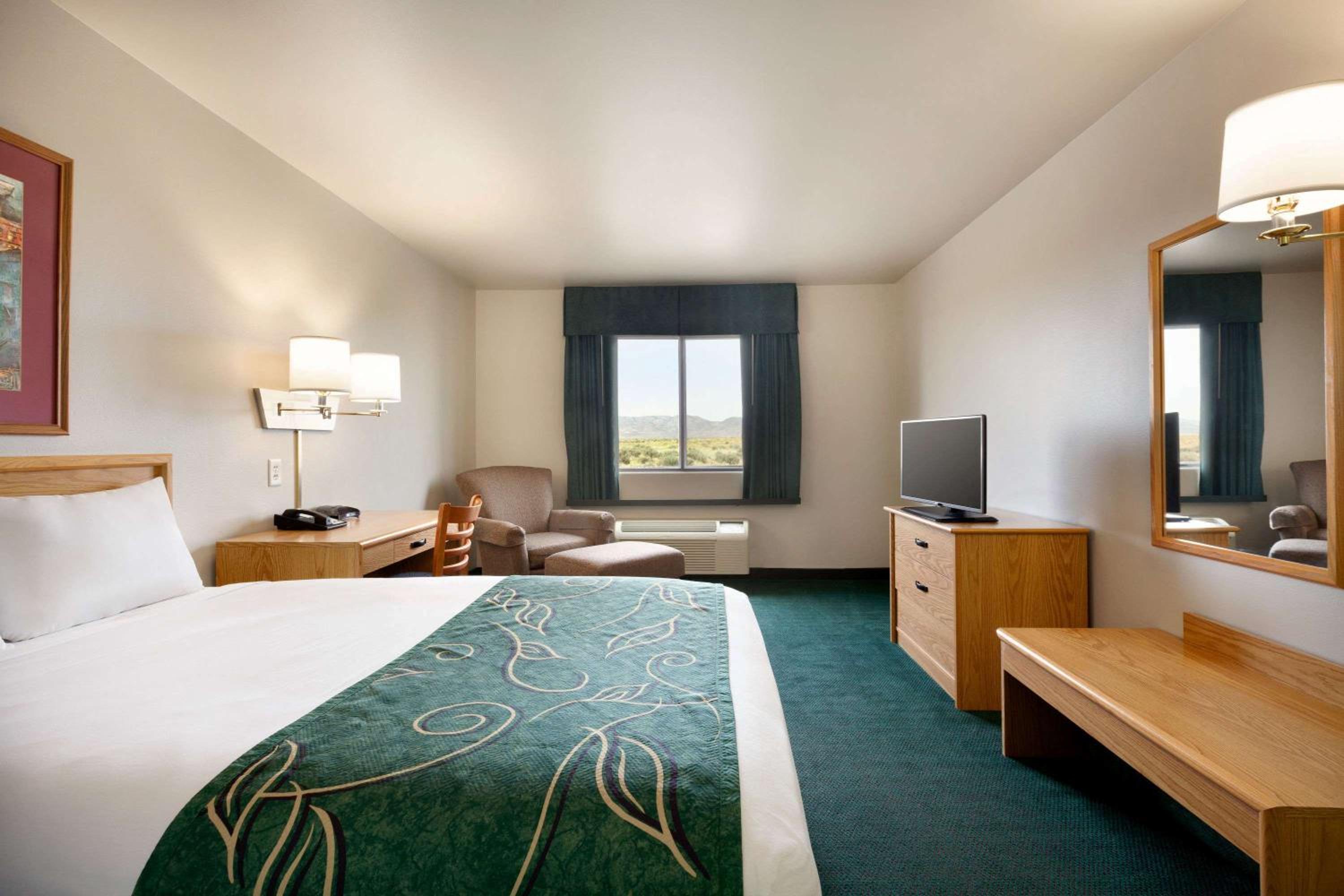 Beaver Vacations - Travelodge by Wyndham Milford - Property Image 5